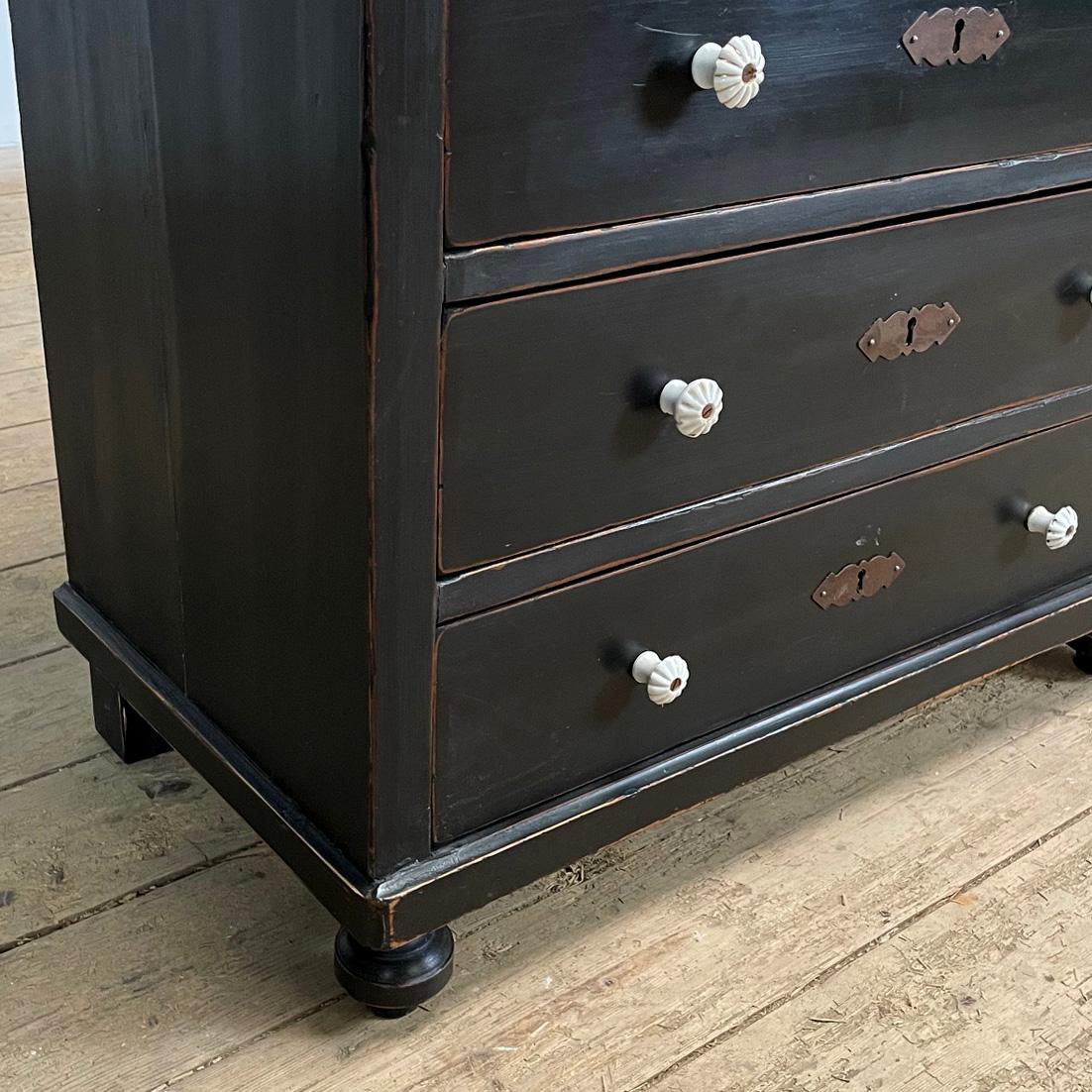 Pine Chest of Drawers, 1910s For Sale 3