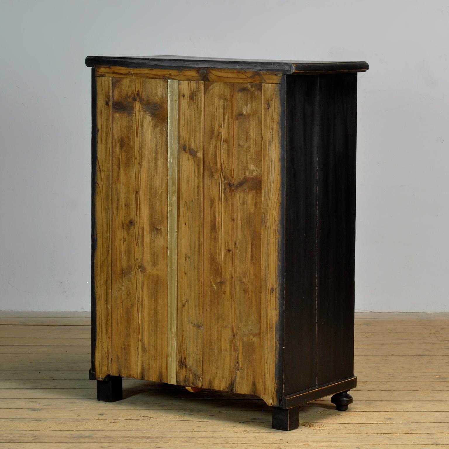 Pine Chest of Drawers, 1910s For Sale 4