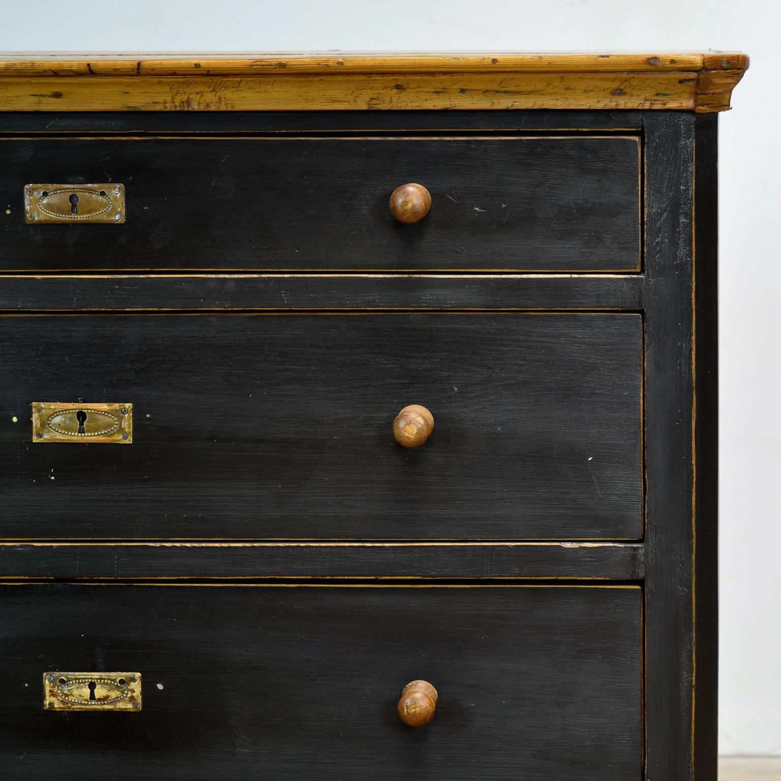 Pine Chest of Drawers, 1910s For Sale 5