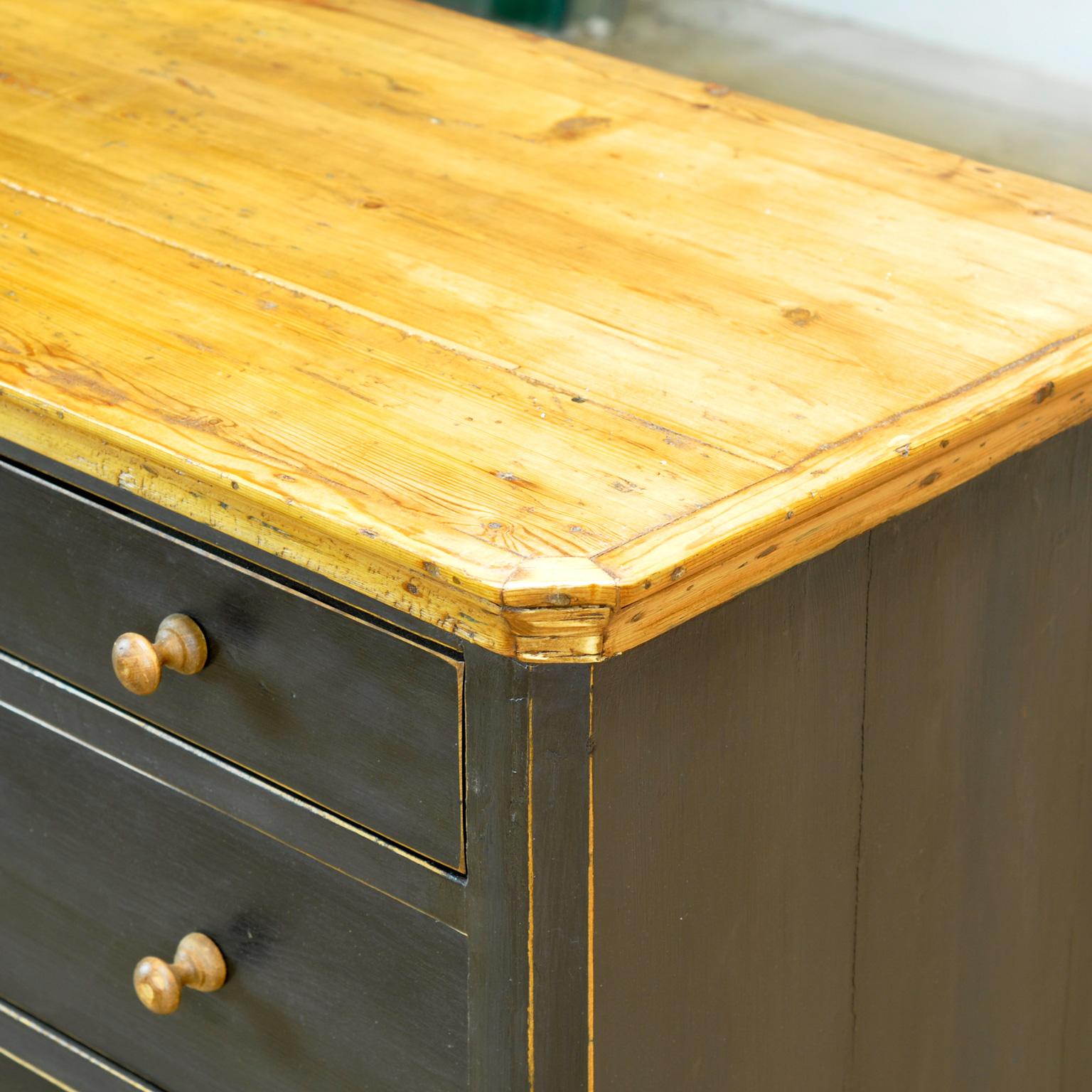 Pine Chest of Drawers, 1910s For Sale 1
