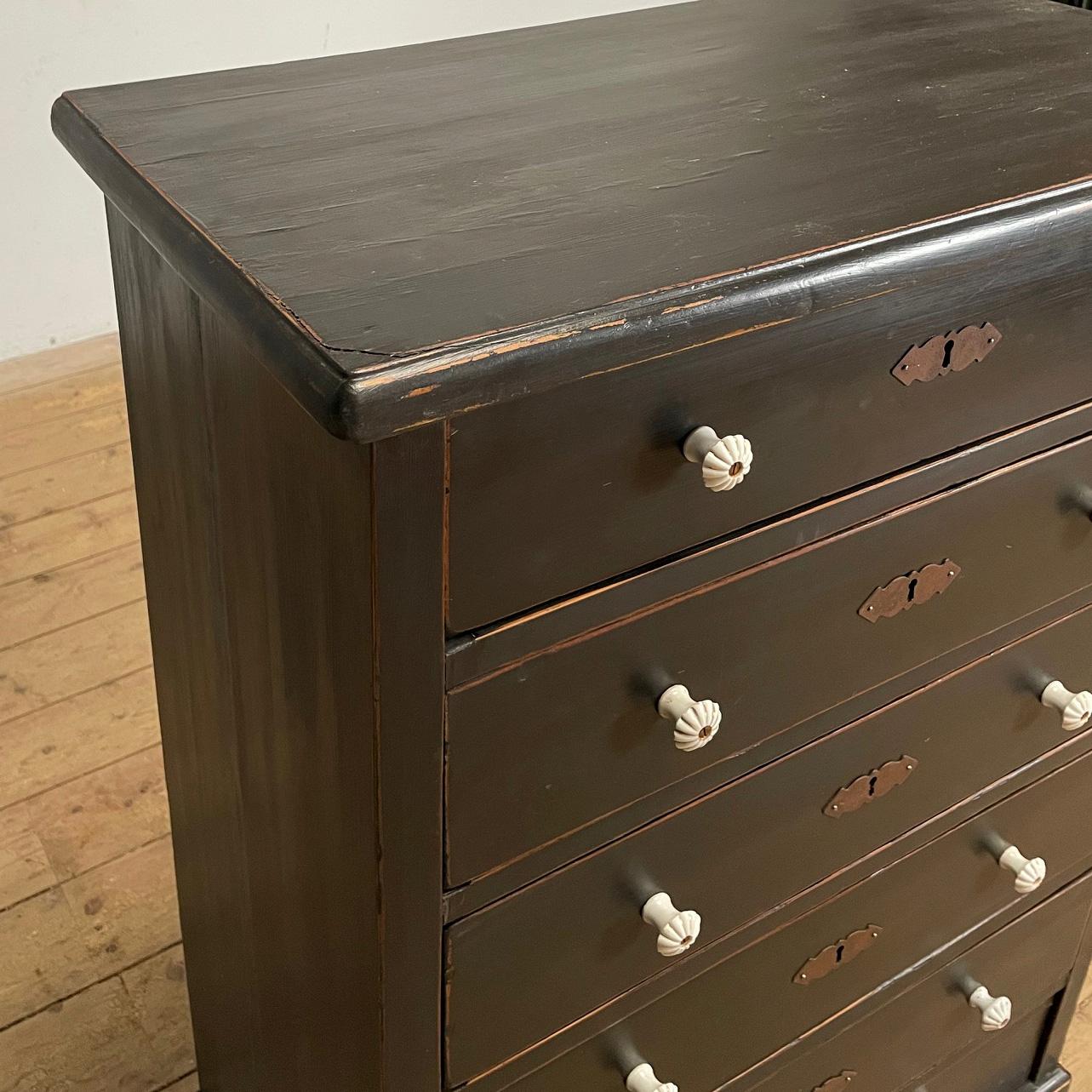 Pine Chest of Drawers, 1910s For Sale 1
