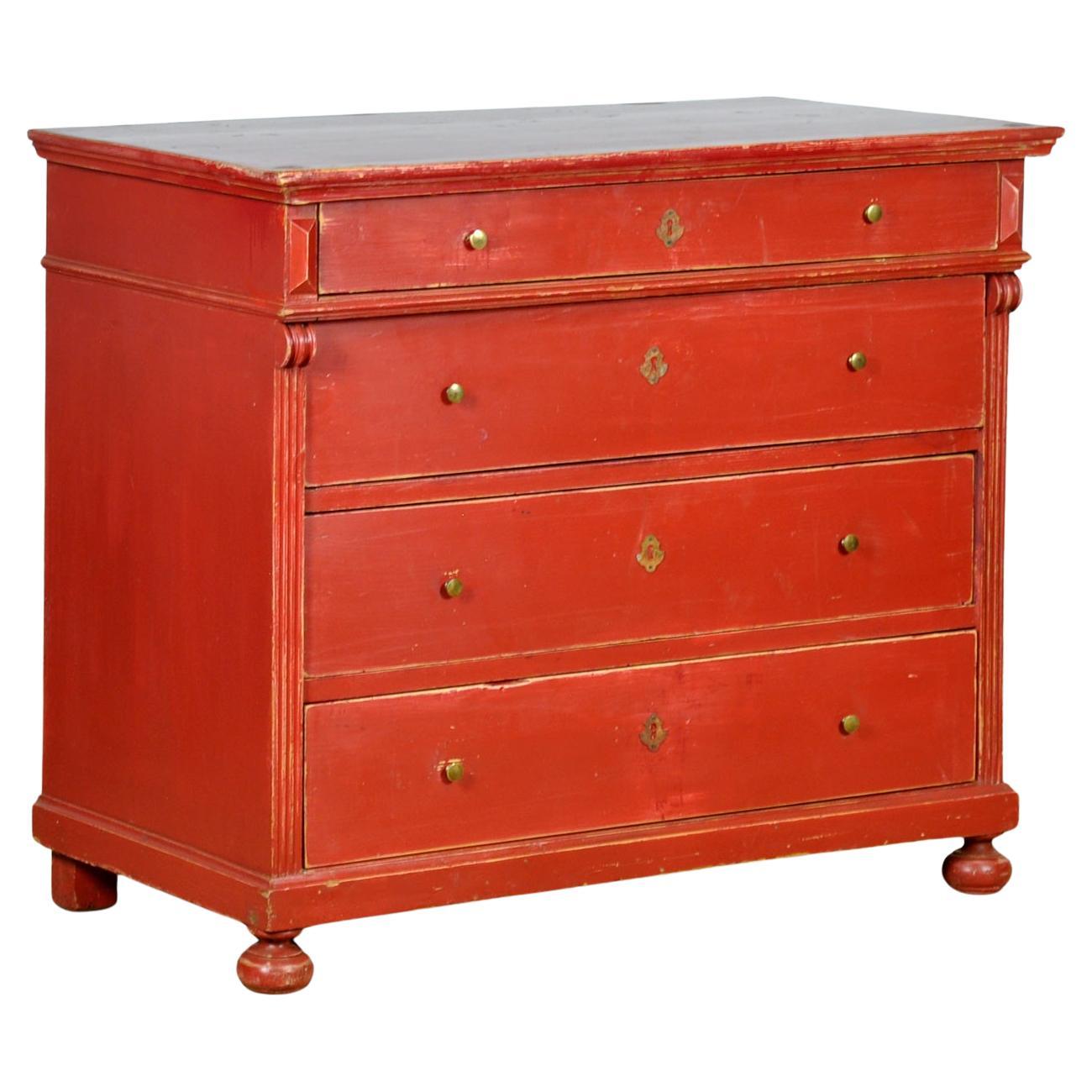 Pine chest of drawers, circa 1910