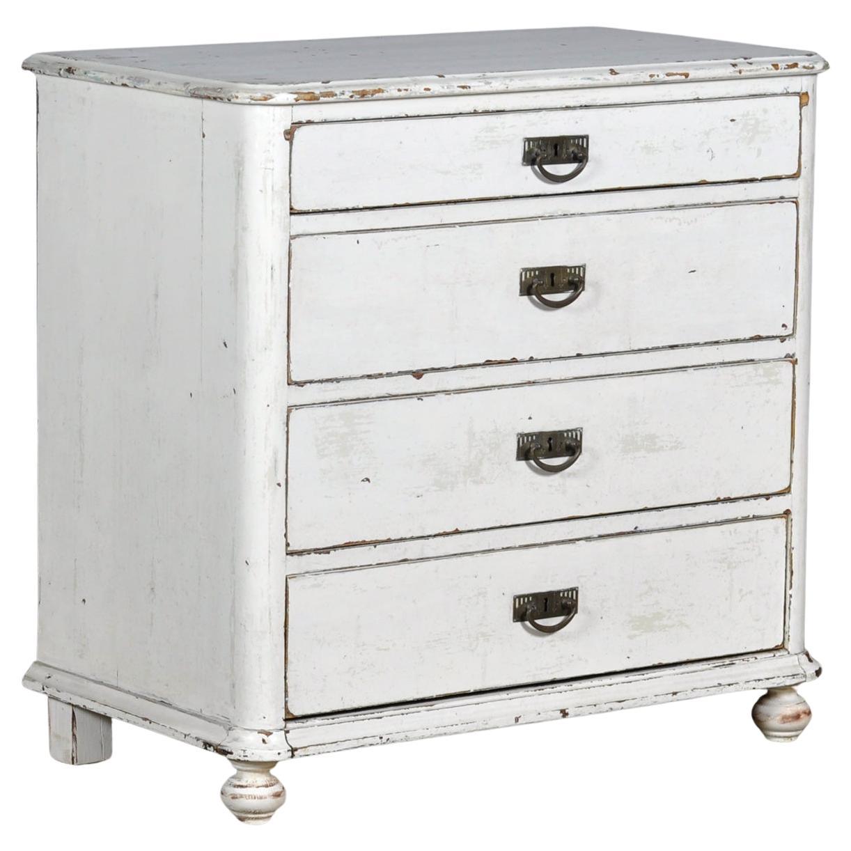 Pine chest of drawers, circa 1920 For Sale