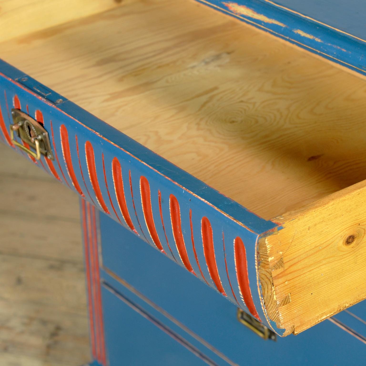 Inizio XX secolo Cassettiera in pino, 1925 circa in vendita