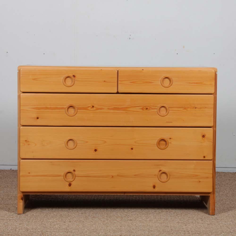 Francese Cassettiera in pino, scelta da Charlotte Perriand per Les Arcs, 1960 in vendita