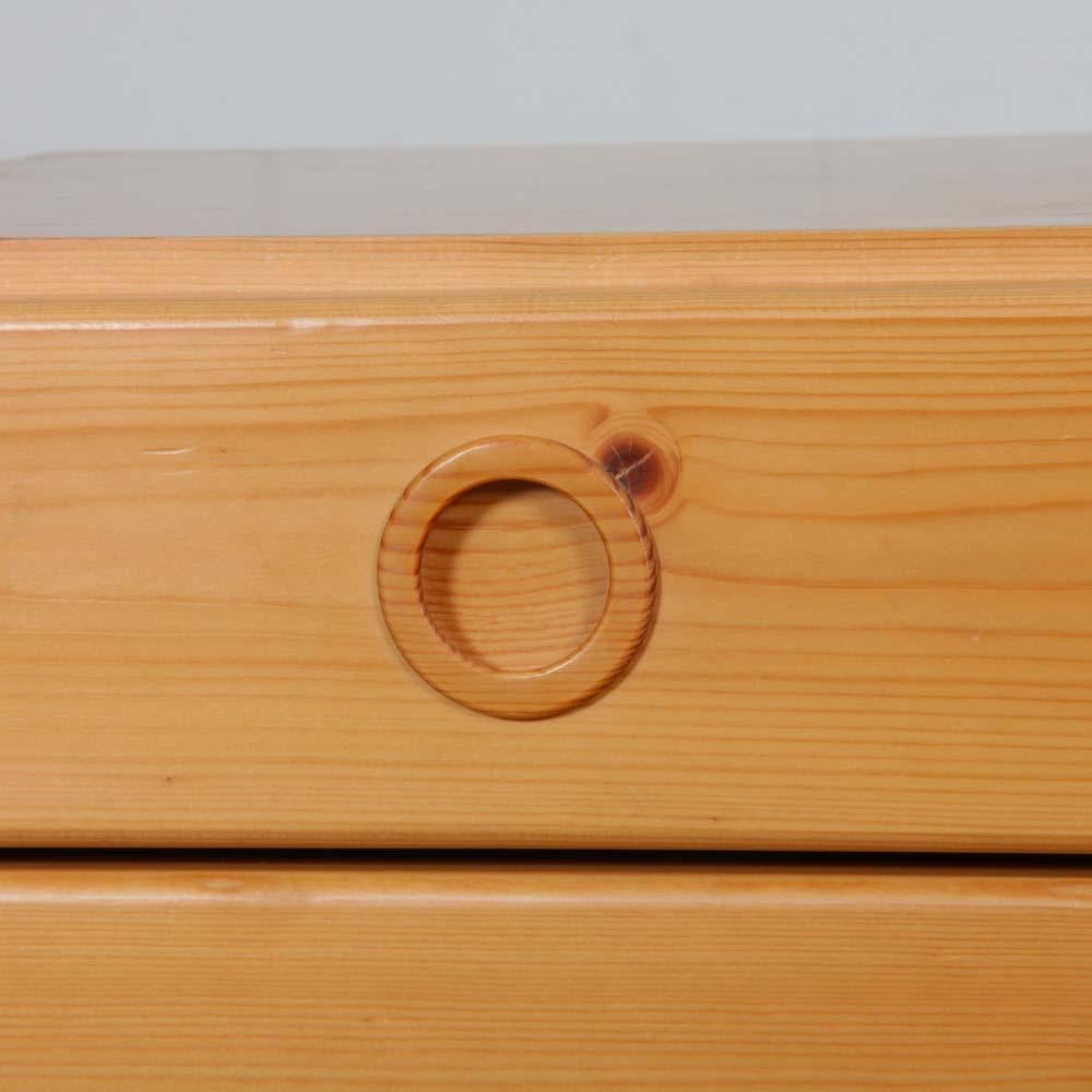 Metà XX secolo Cassettiera in pino, scelta da Charlotte Perriand per Les Arcs, 1960 in vendita