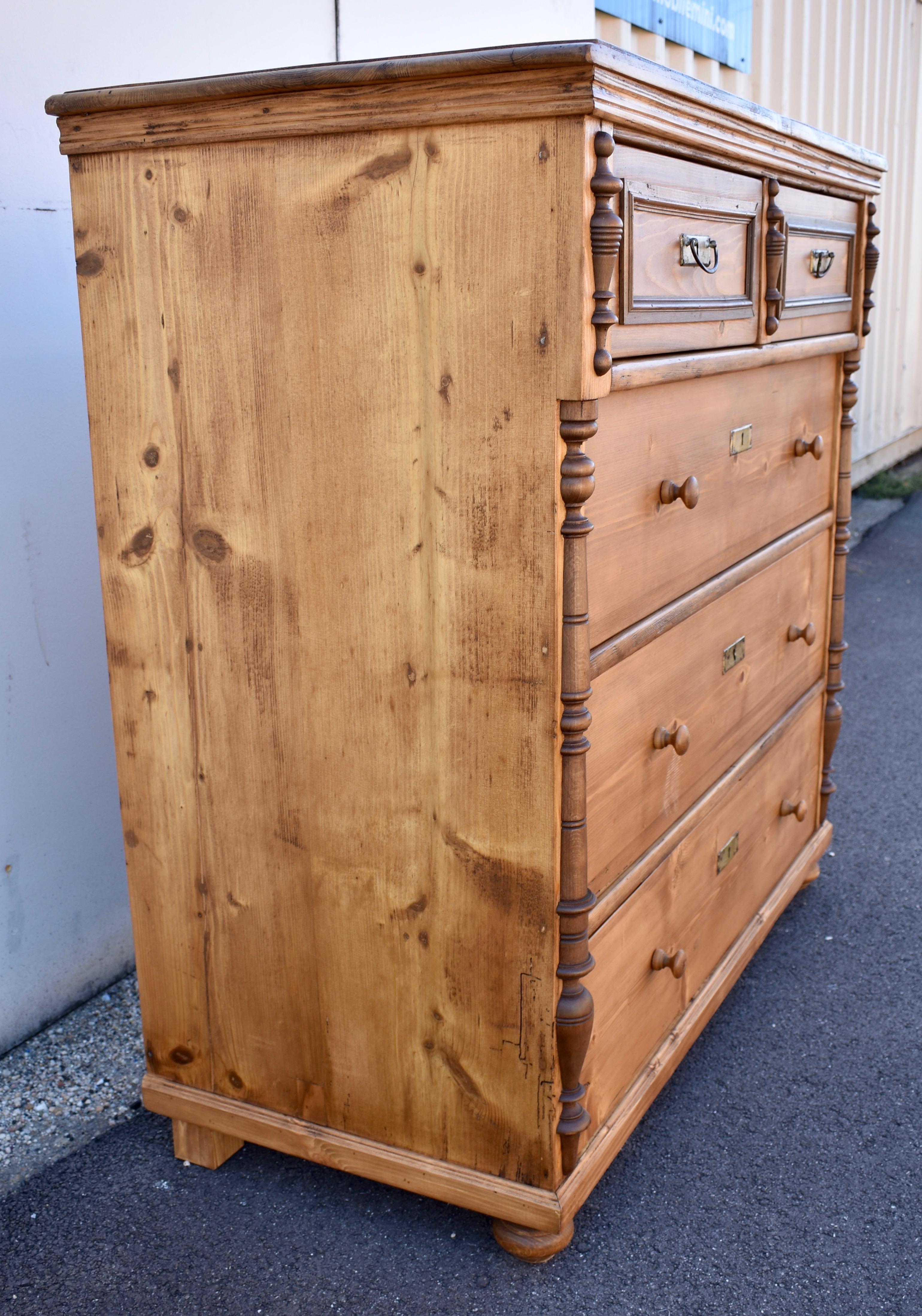 Pine Chest of Five Drawers For Sale 1