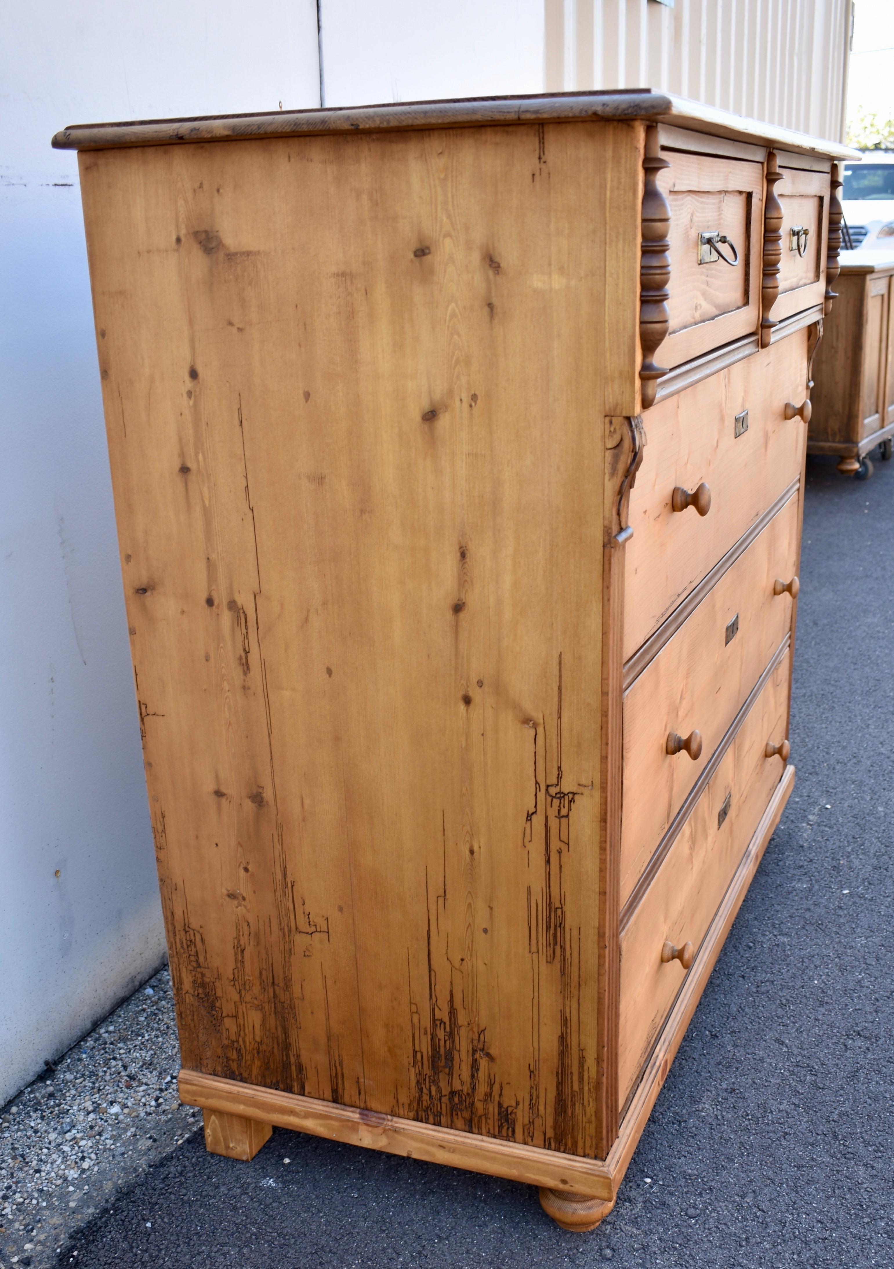 Pine Chest of Five Drawers For Sale 1