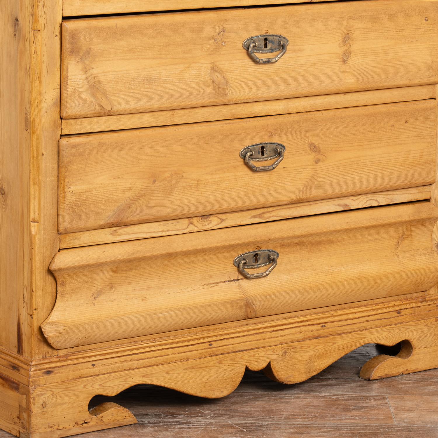 Pine Chest of Four Drawers, Denmark circa 1880 In Good Condition For Sale In Round Top, TX