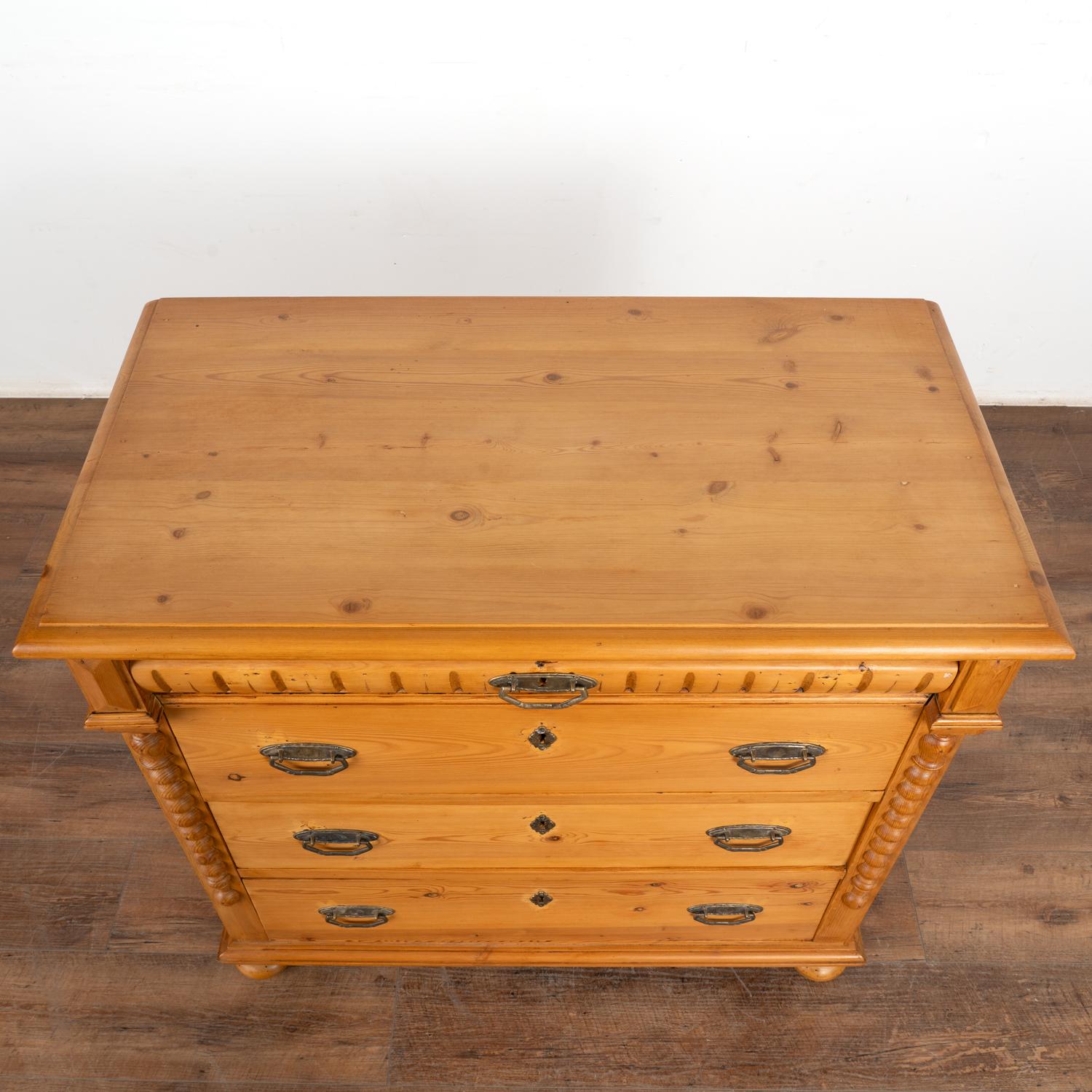 Pine Chest of Four Drawers, Denmark circa 1900 In Good Condition For Sale In Round Top, TX