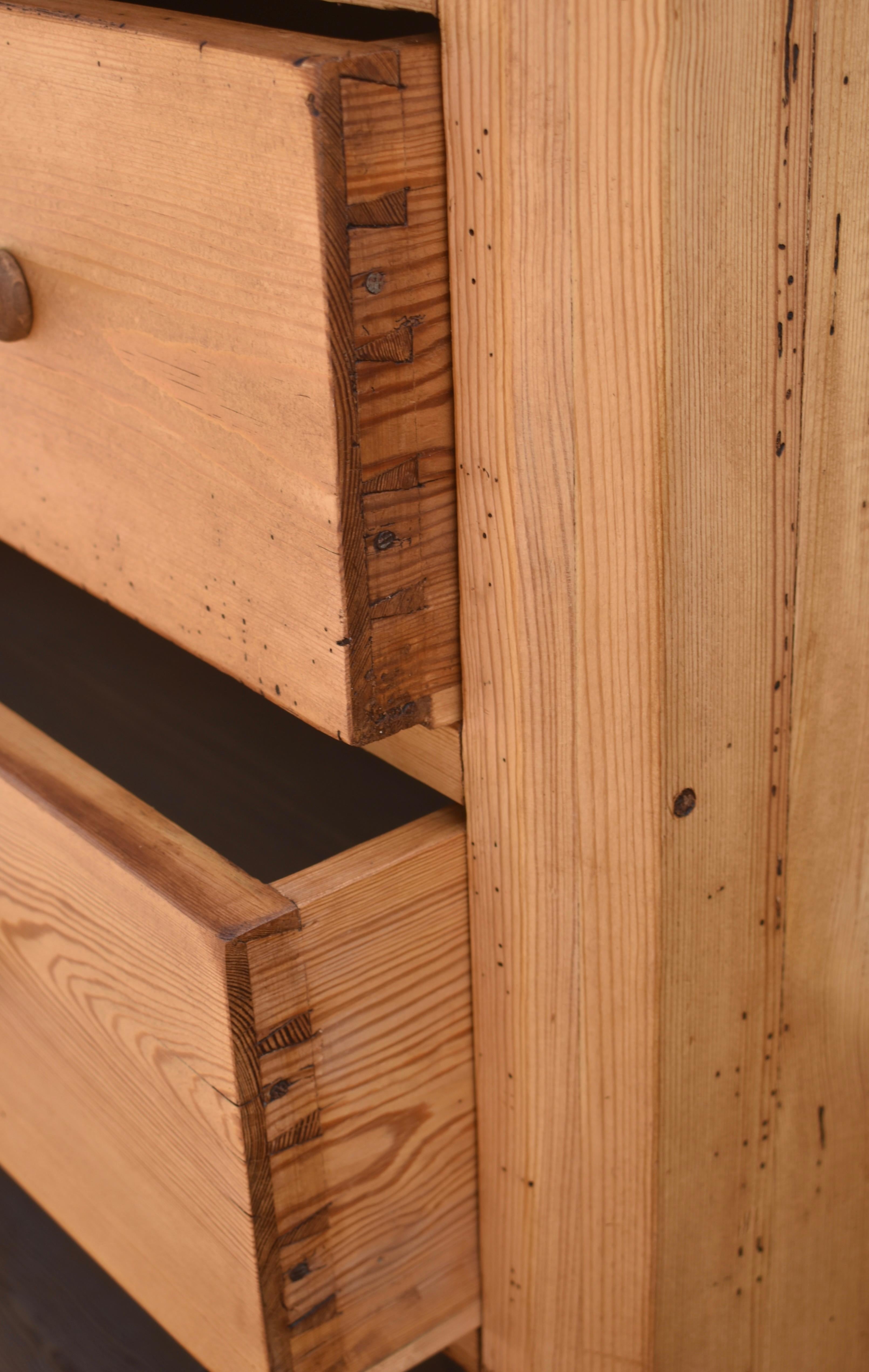 Pine Chest of Four Drawers For Sale 4