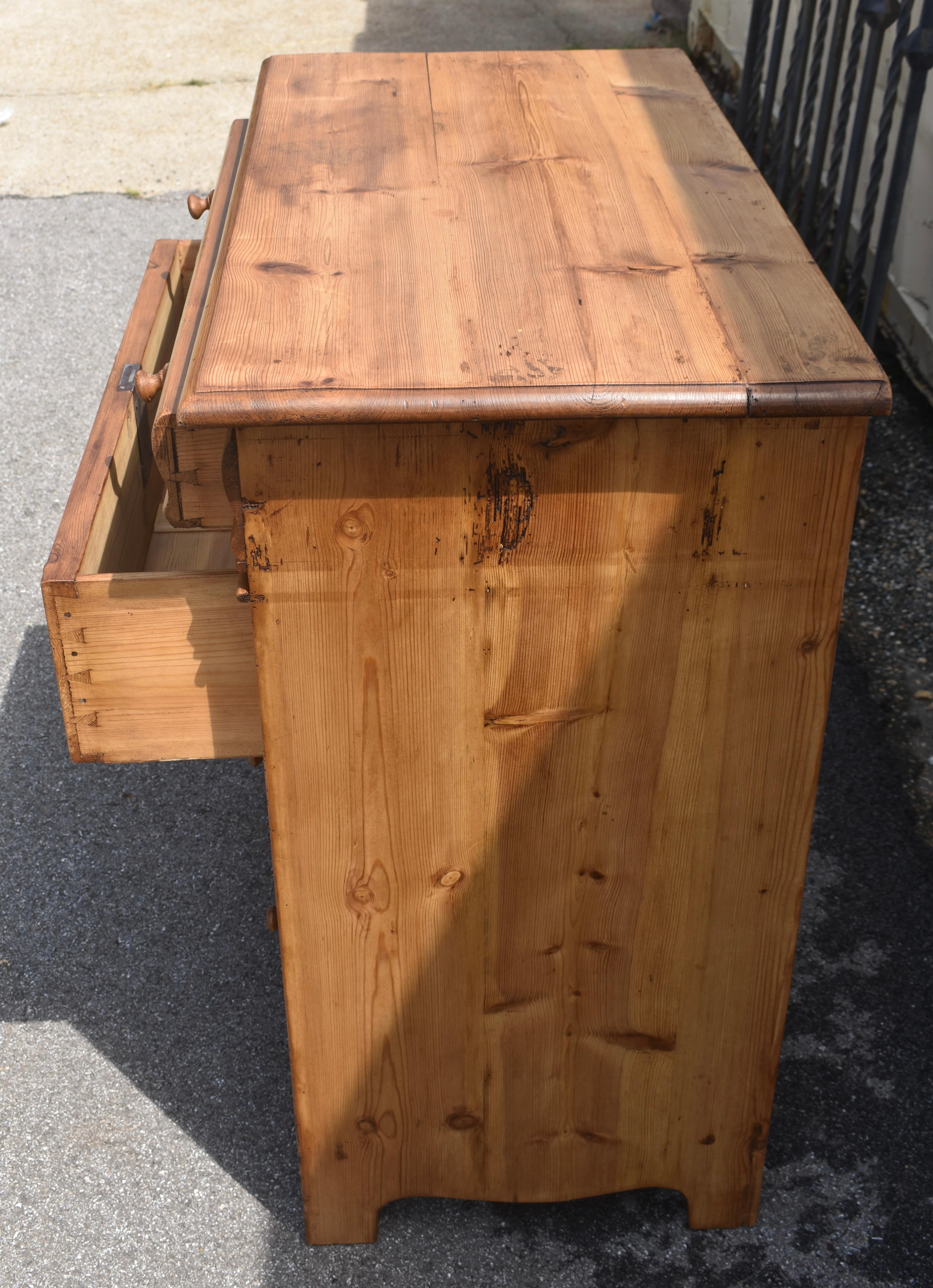 Pine Chest of Four Drawers For Sale 4