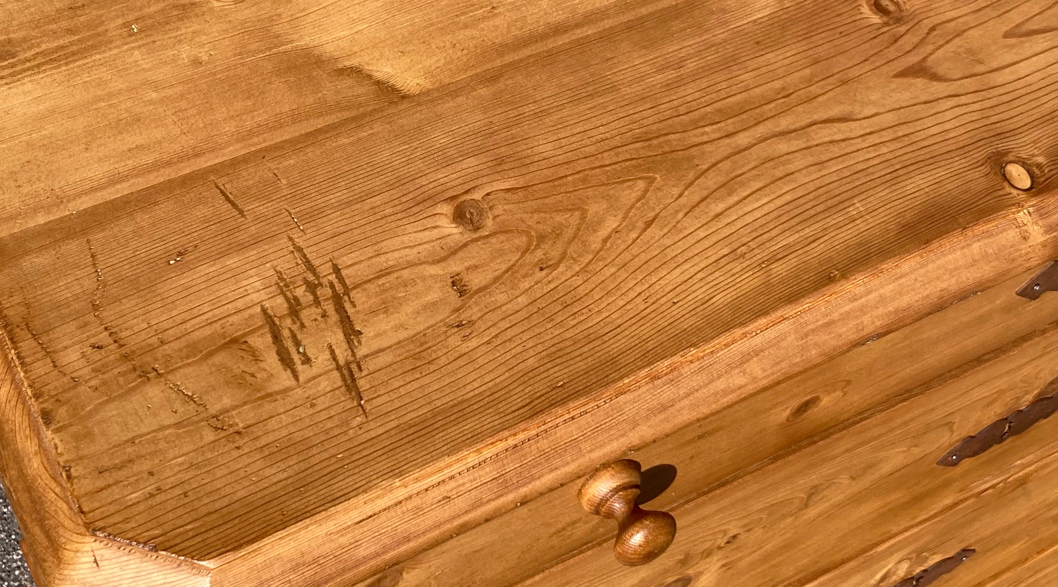 Pine Chest of Four Drawers For Sale 4