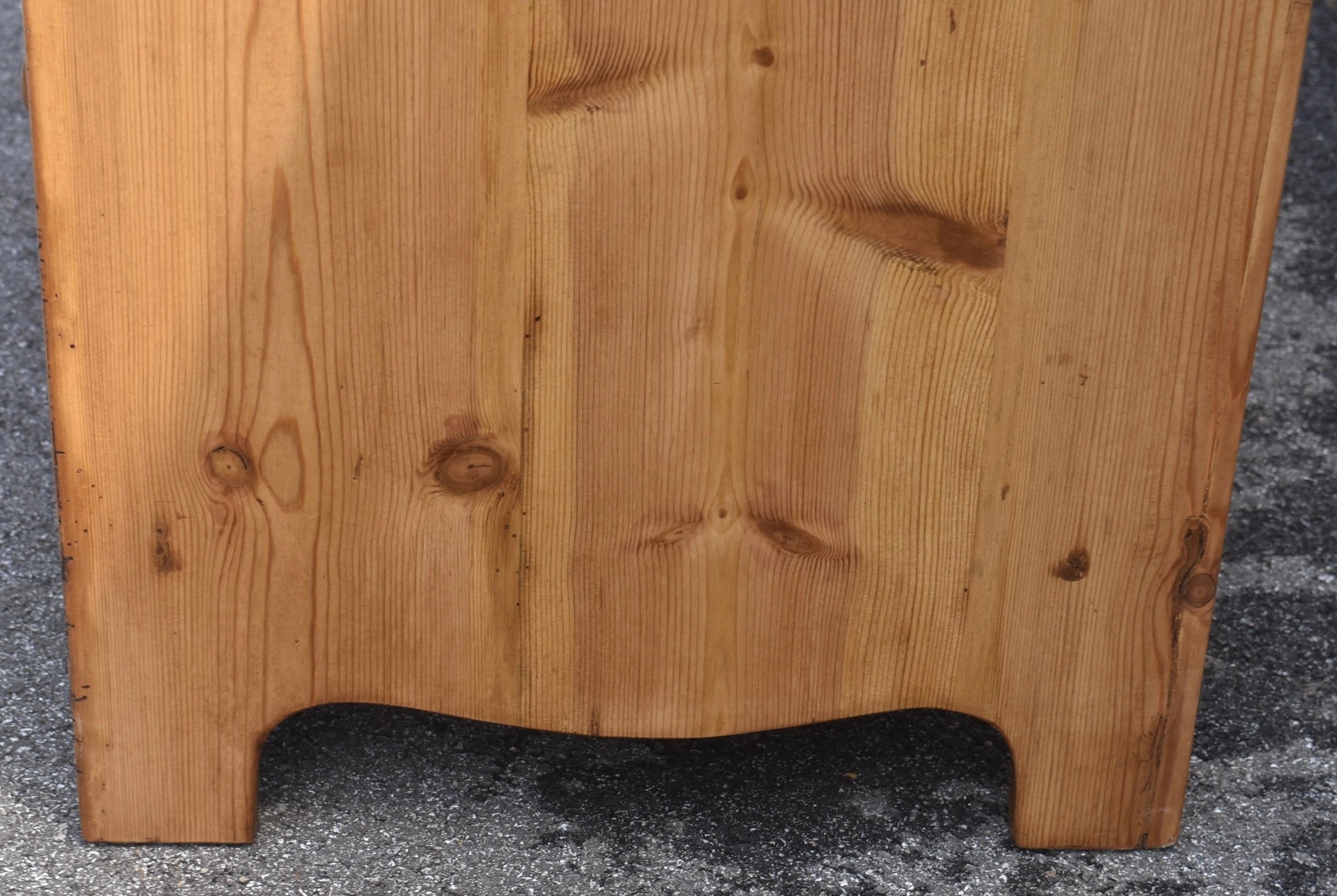 Pine Chest of Four Drawers For Sale 5