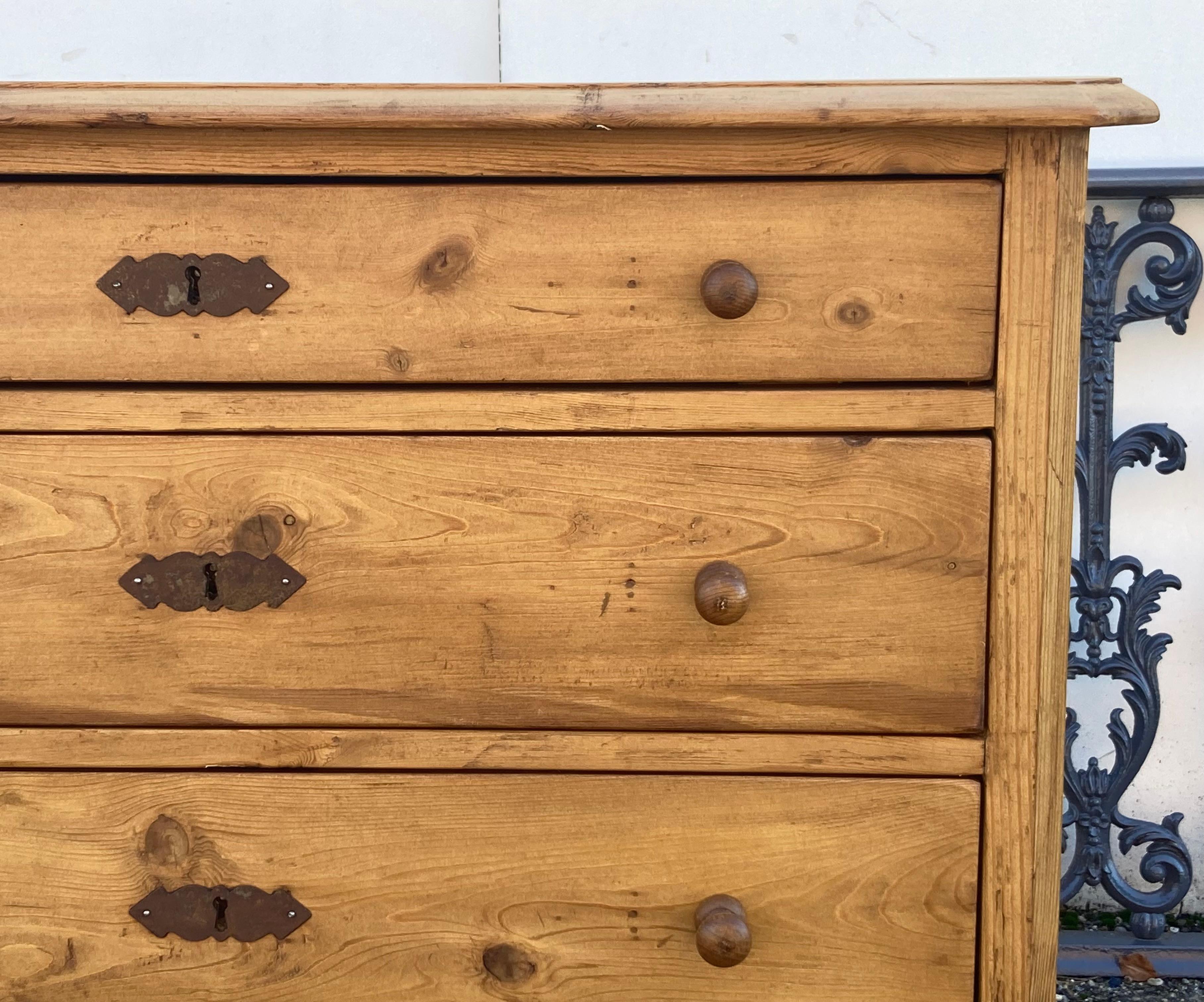 Pine Chest of Four Drawers For Sale 5