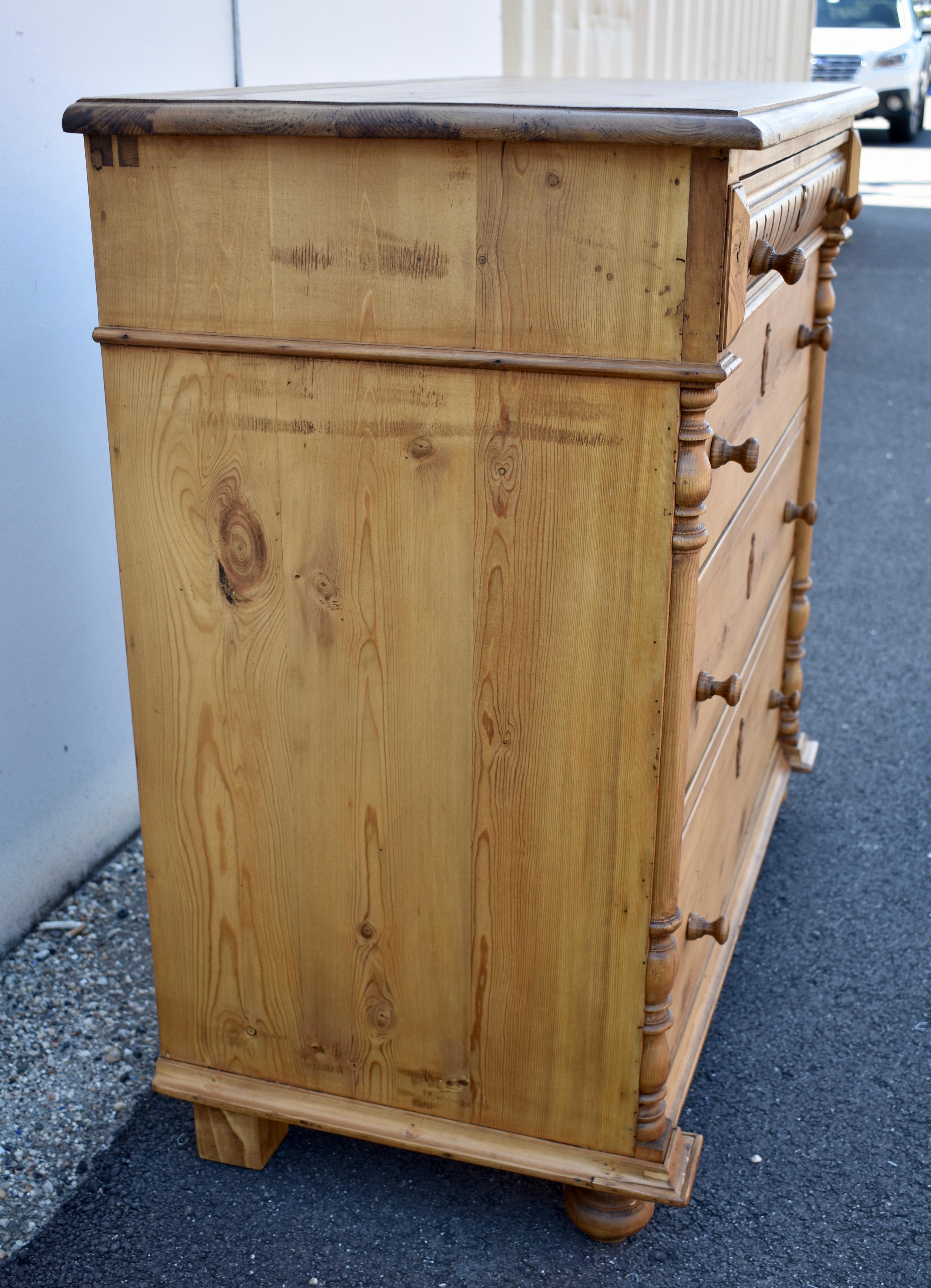 Pine Chest of Four Drawers 7
