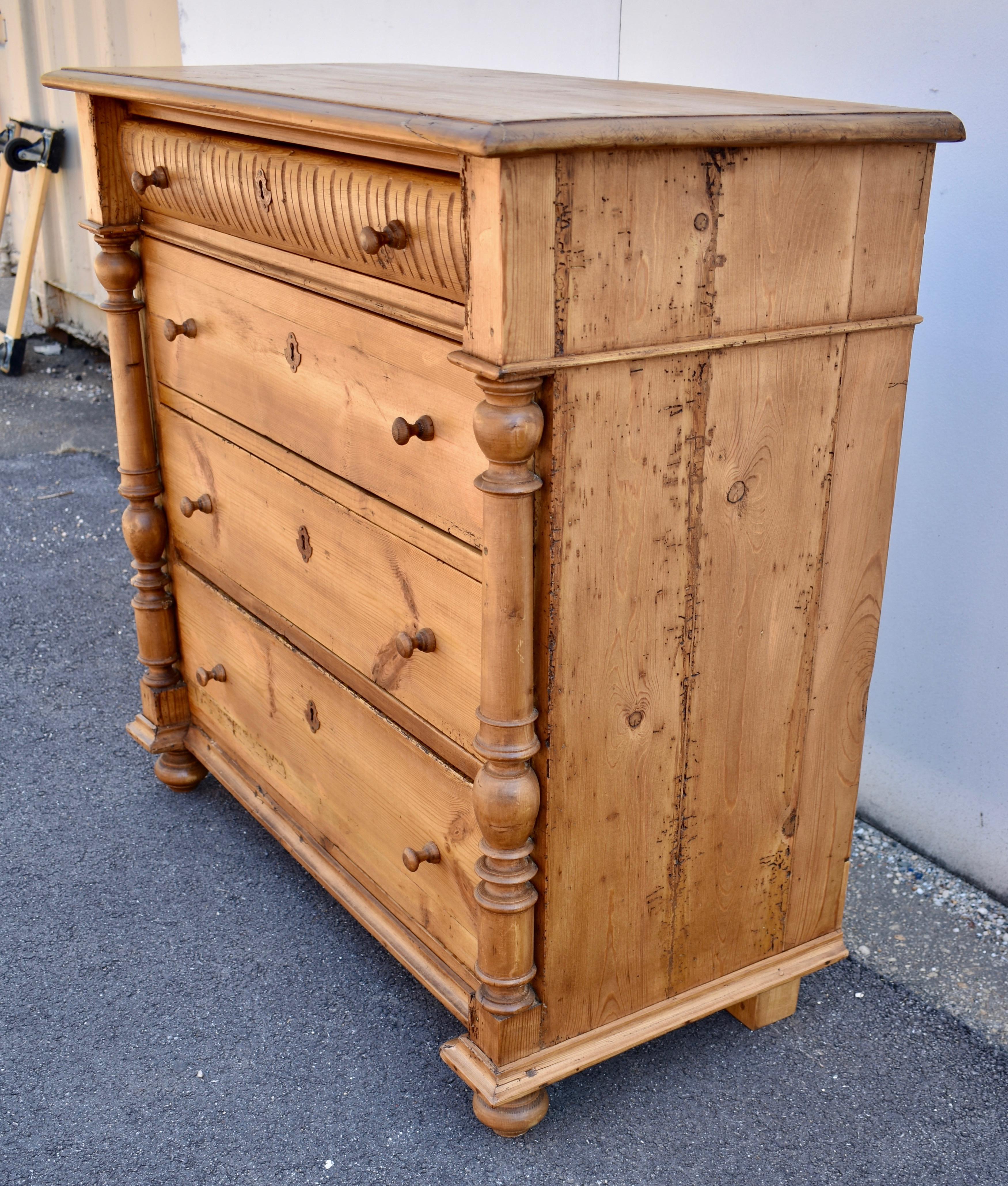 4 drawer pine chest of drawers