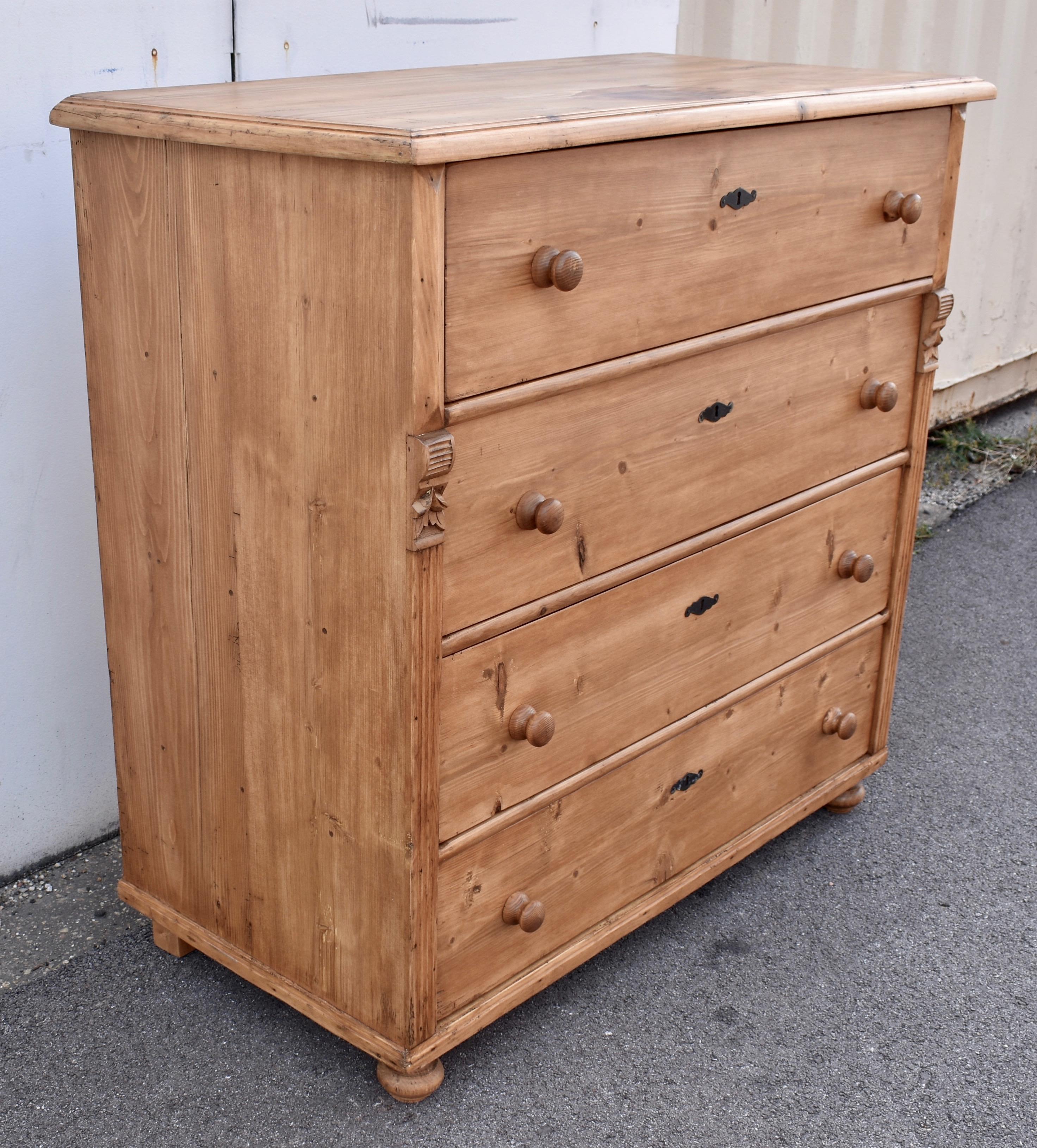 Country Cassettone in pino con quattro cassetti in vendita