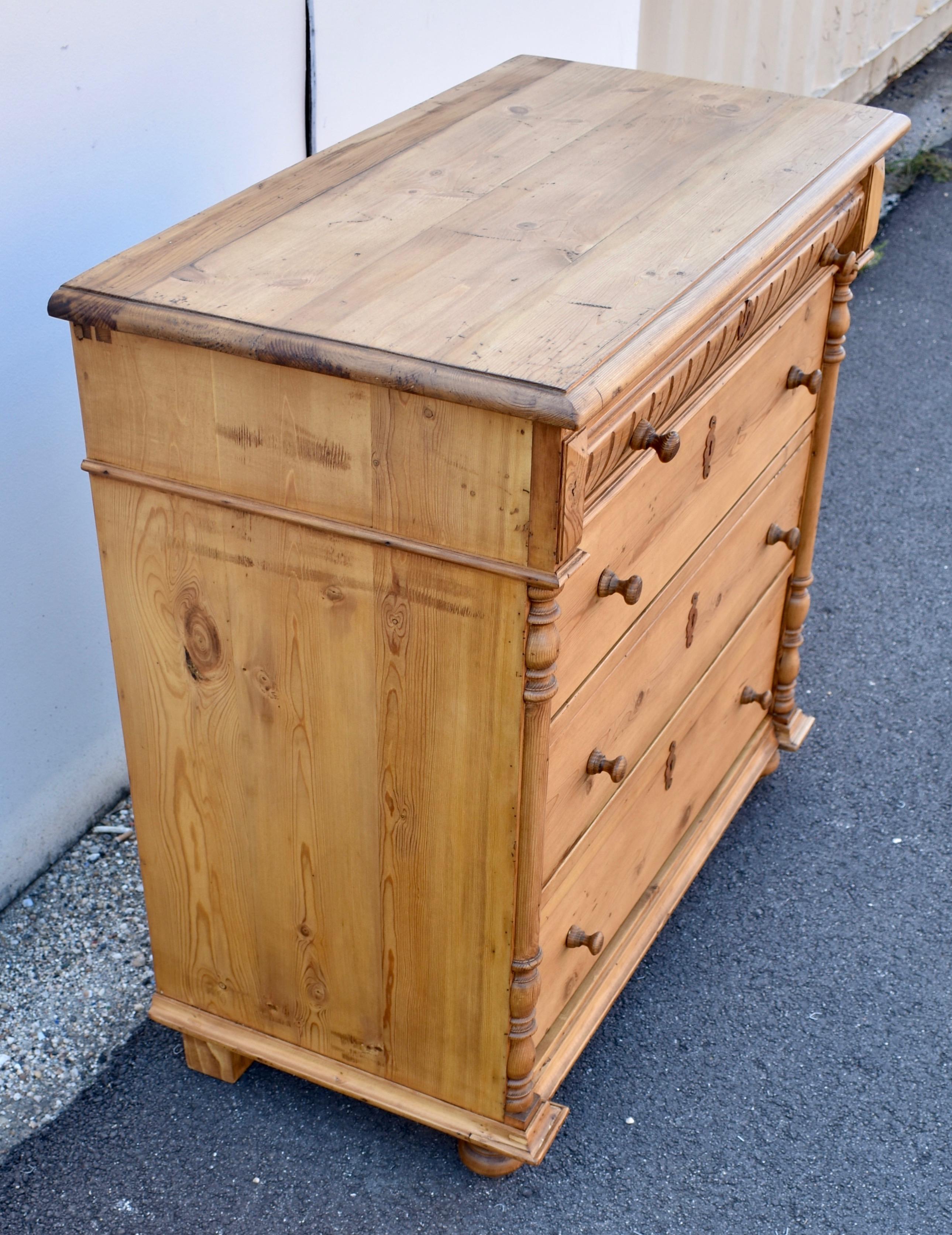 Pine Chest of Four Drawers In Good Condition For Sale In Baltimore, MD