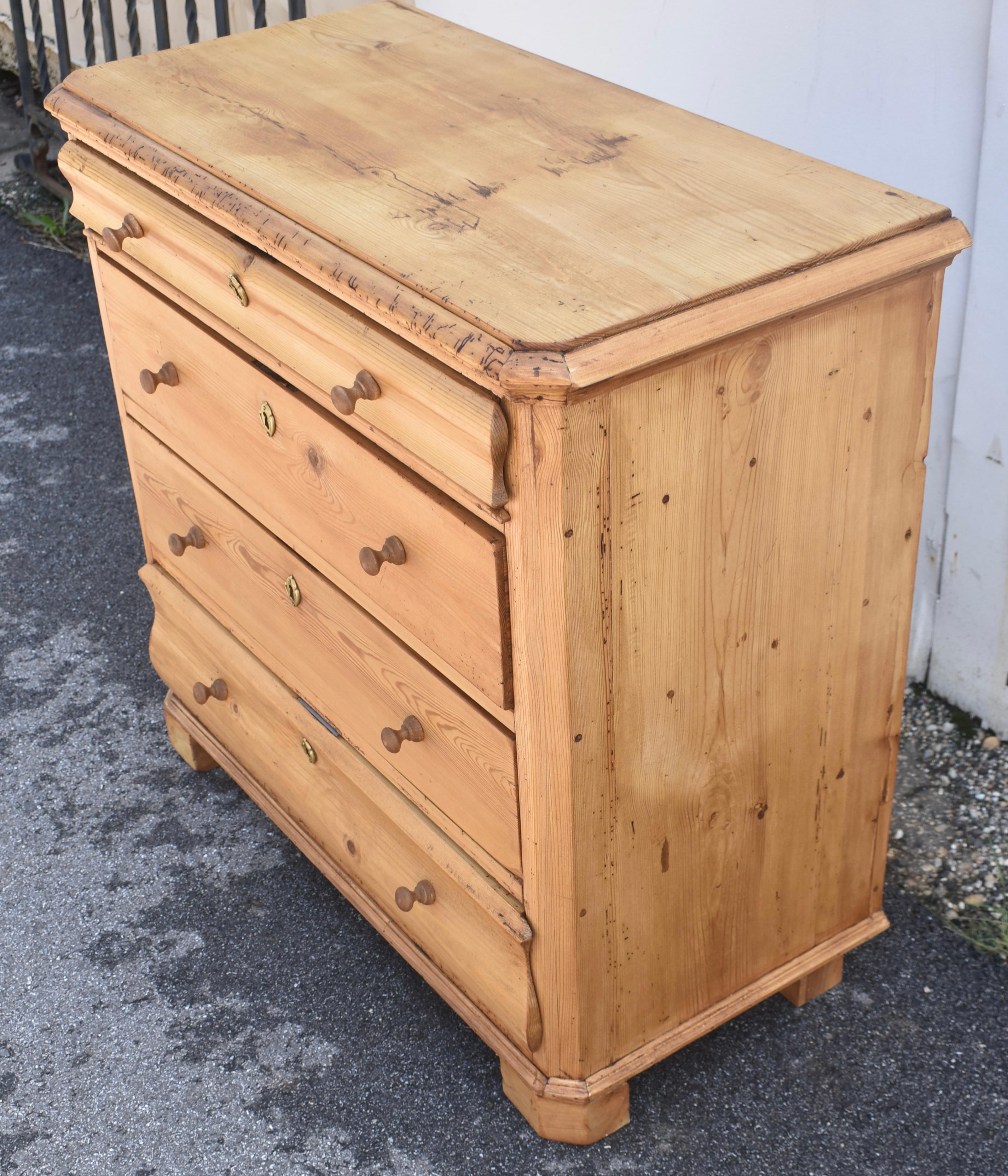 Pine Chest of Four Drawers In Good Condition For Sale In Baltimore, MD