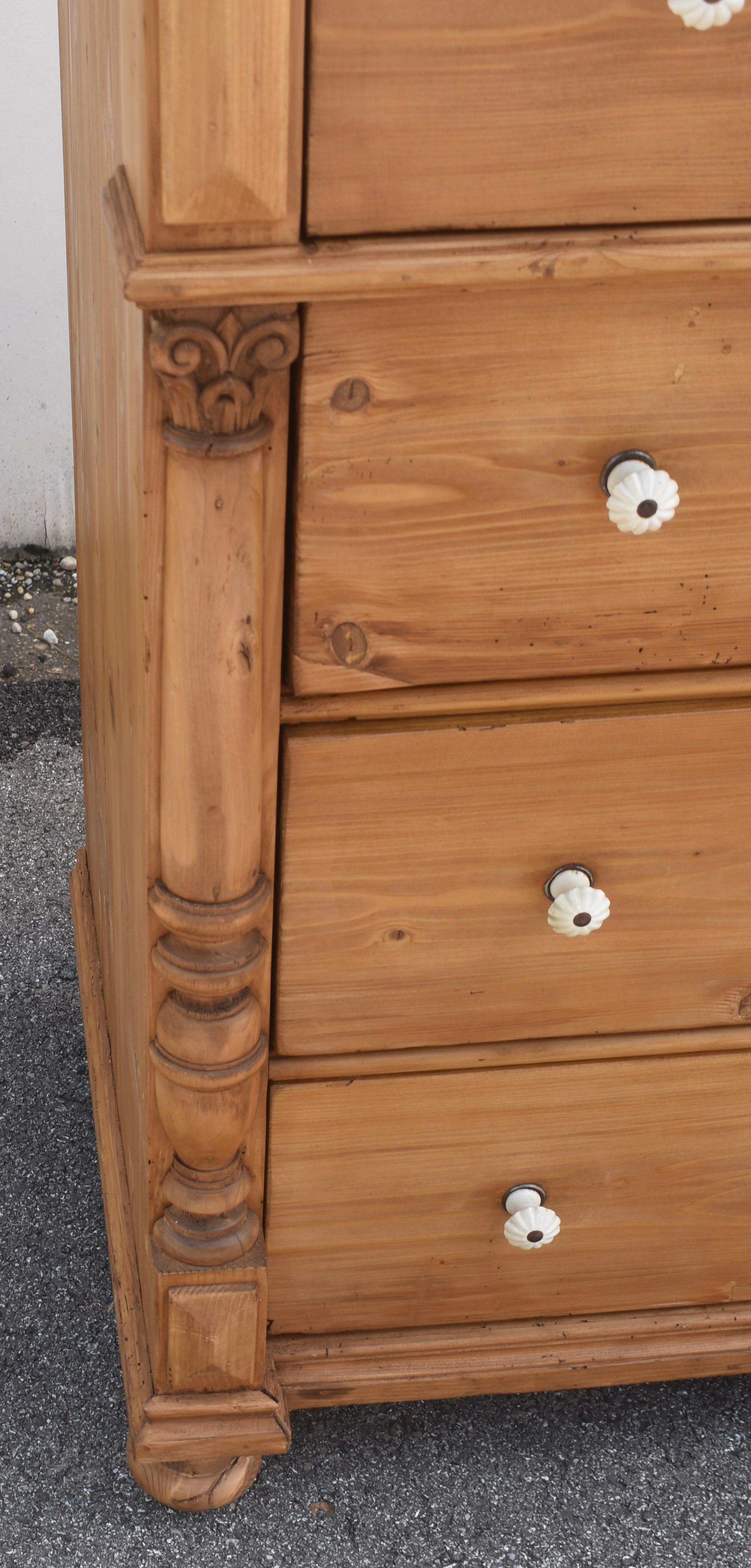 Pine Chest of Four Drawers In Good Condition For Sale In Baltimore, MD