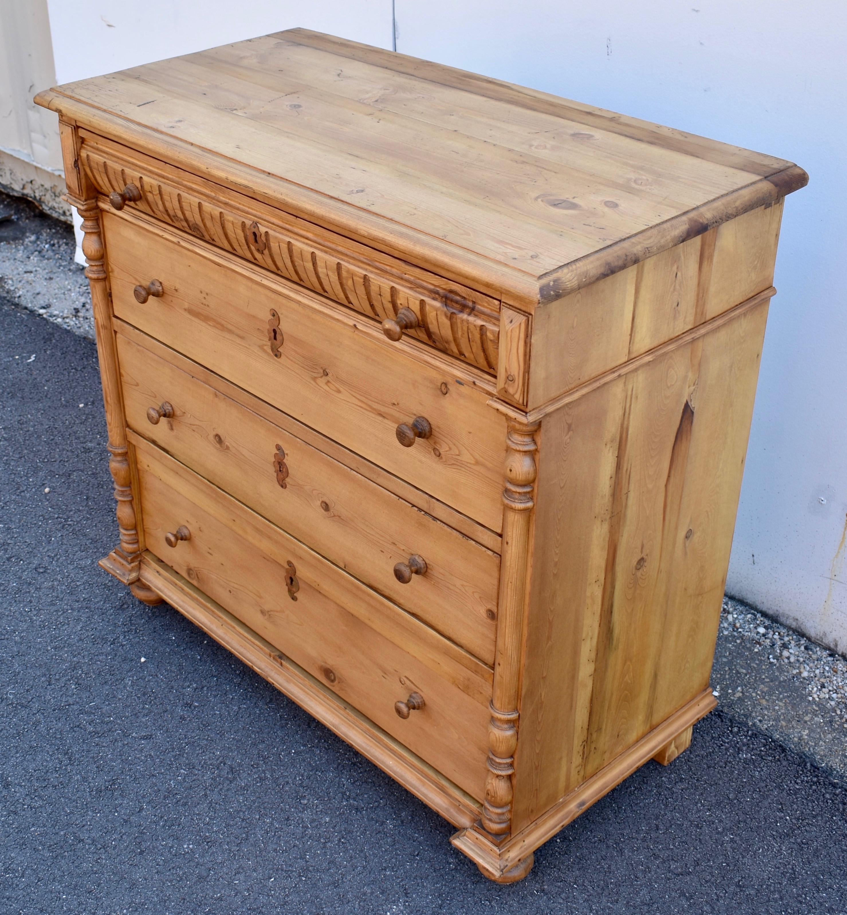 Pine Chest of Four Drawers For Sale 1