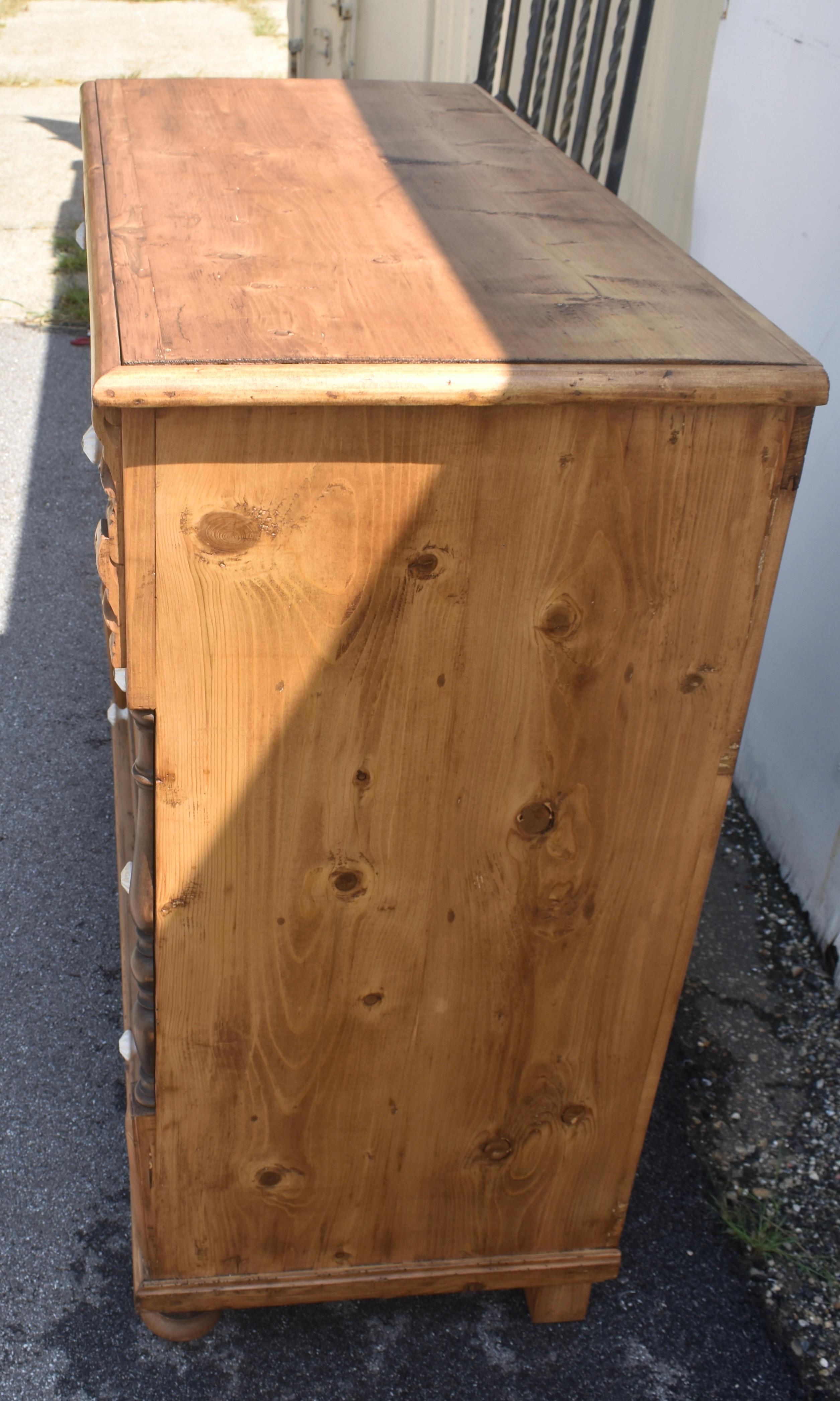 Pine Chest of Four Drawers For Sale 1