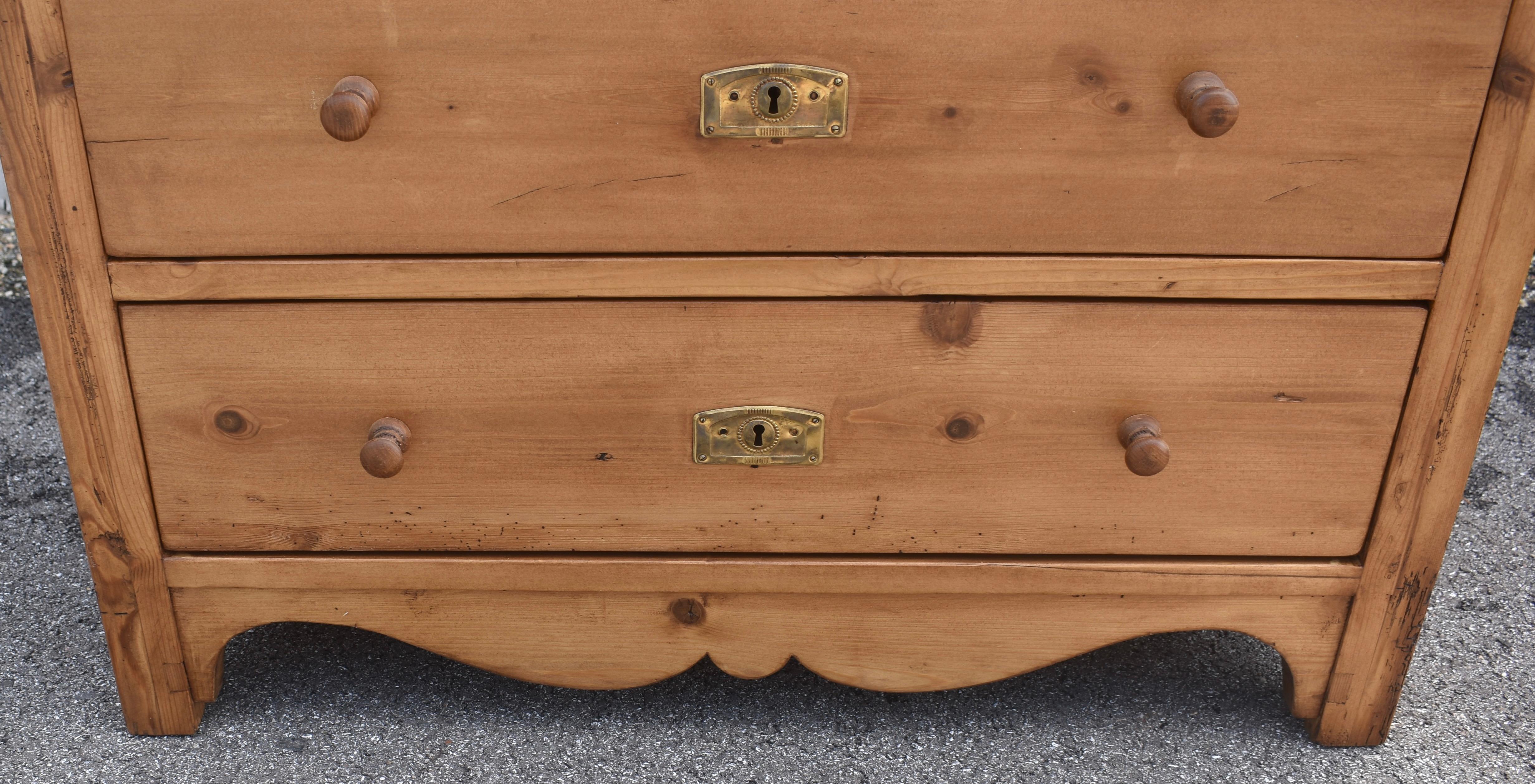 Pine Chest of Four Drawers For Sale 1
