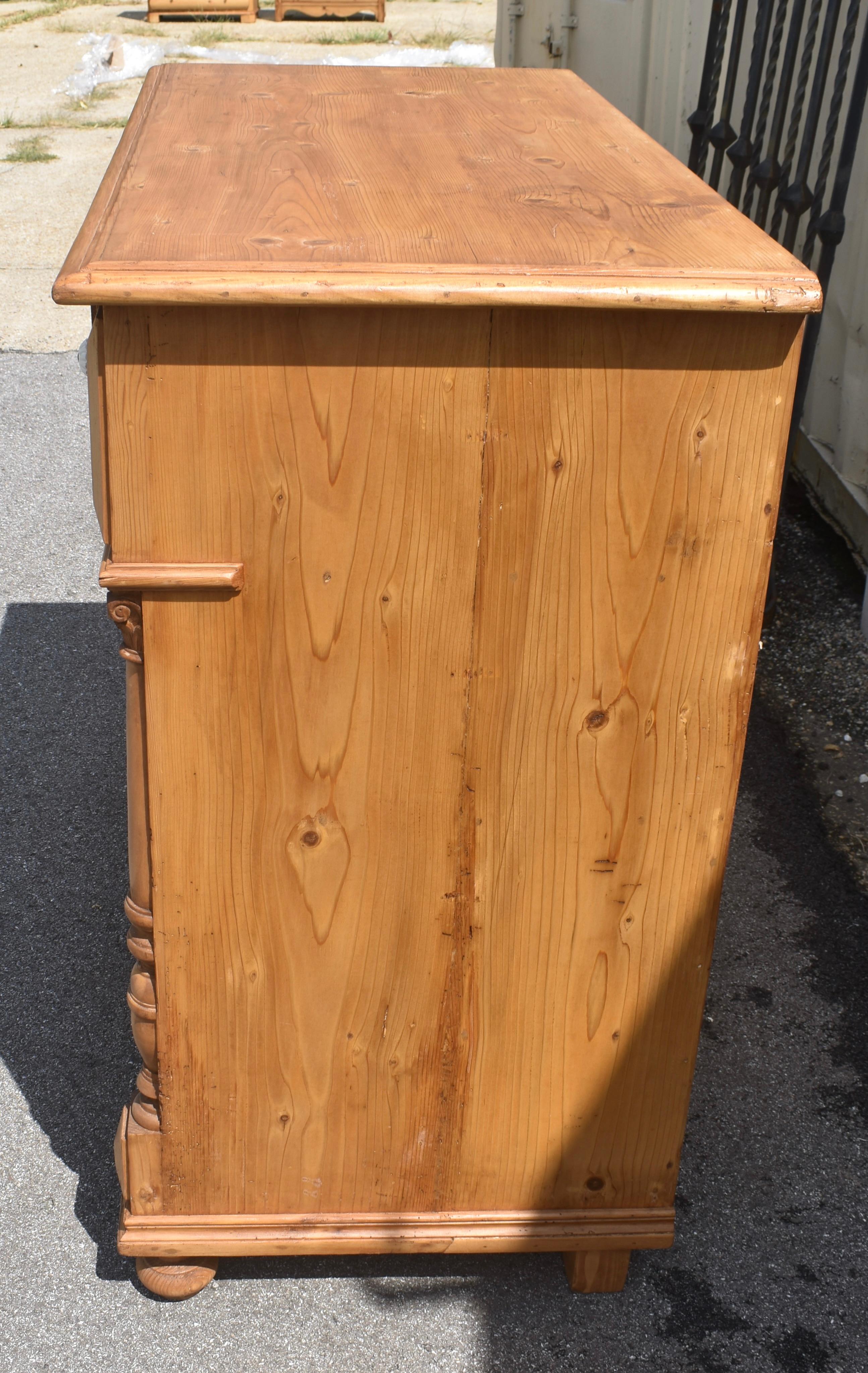 Pine Chest of Four Drawers For Sale 1