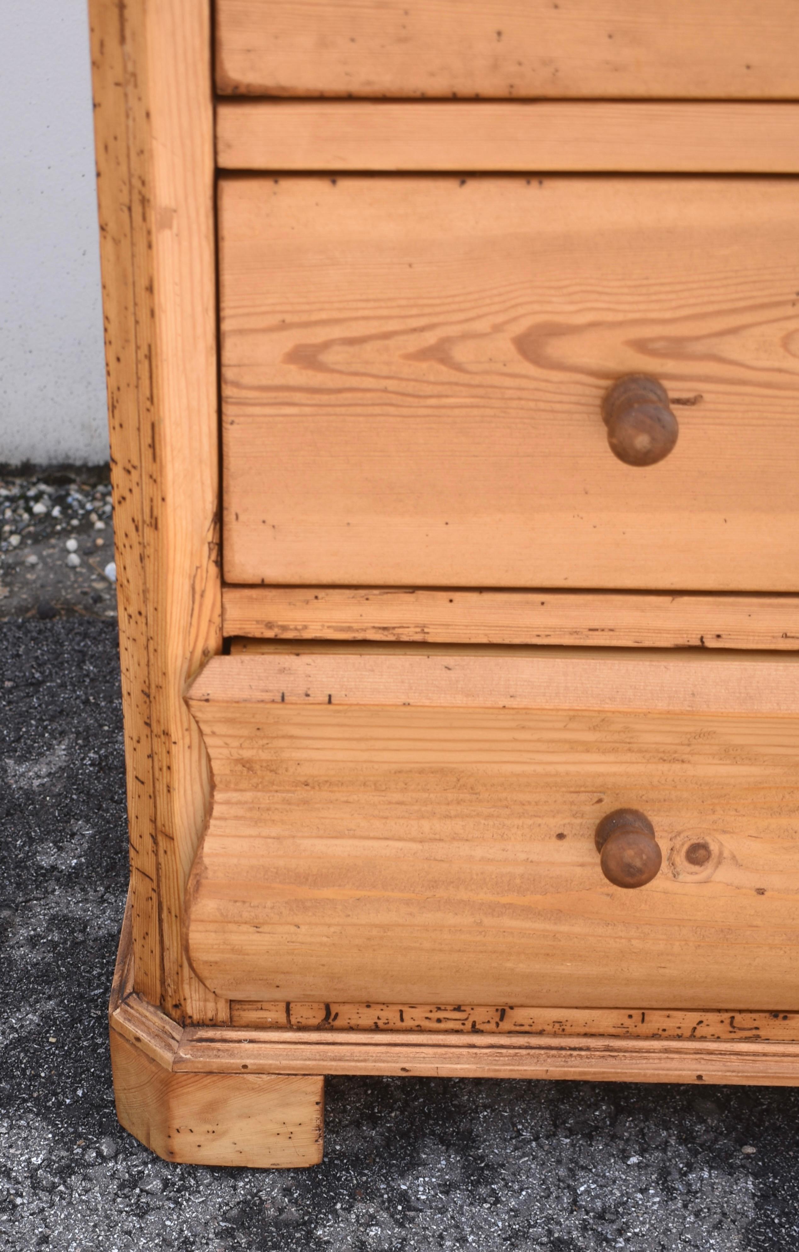 Pine Chest of Four Drawers For Sale 2