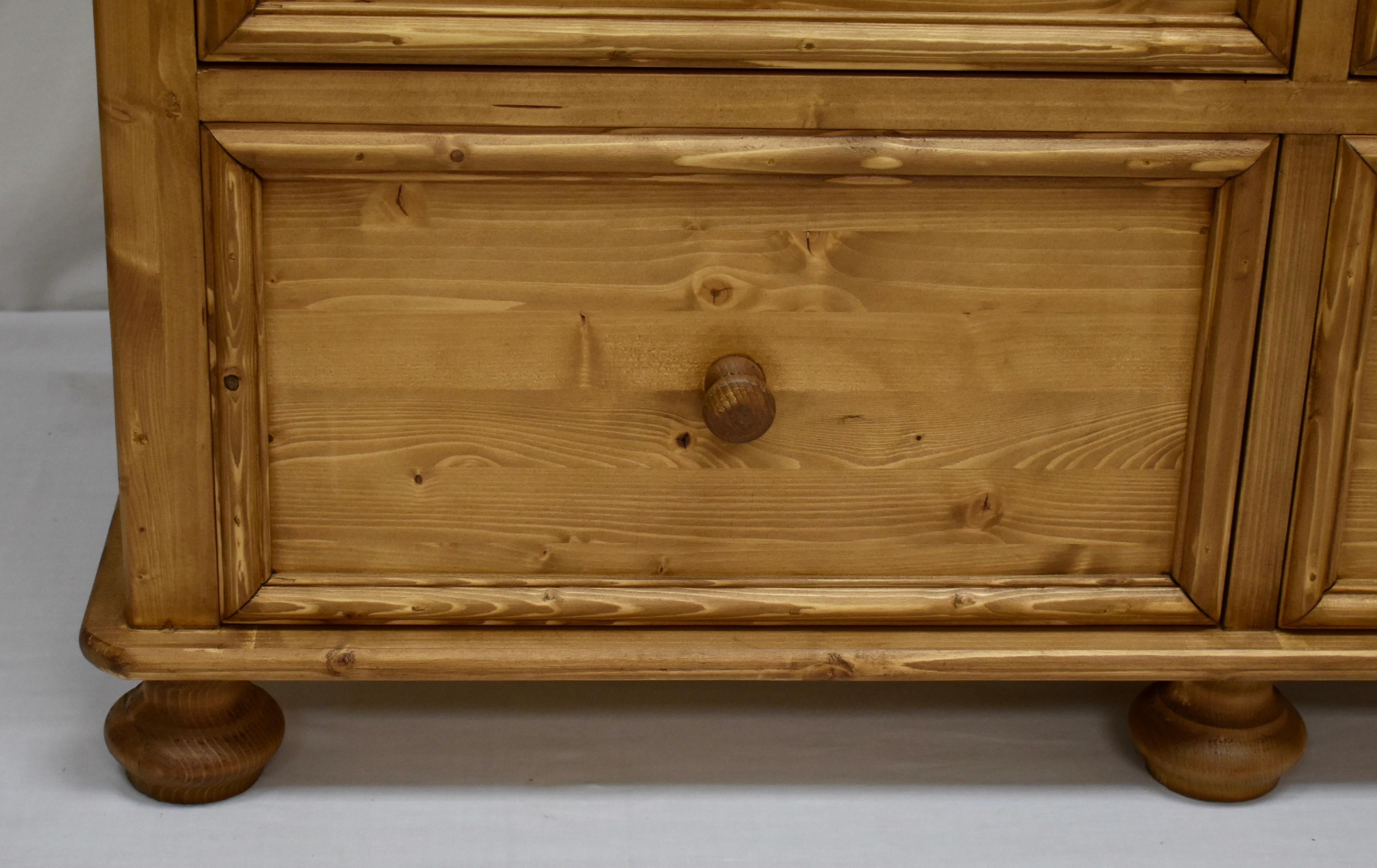 Pine Chest of Nine Drawers 2