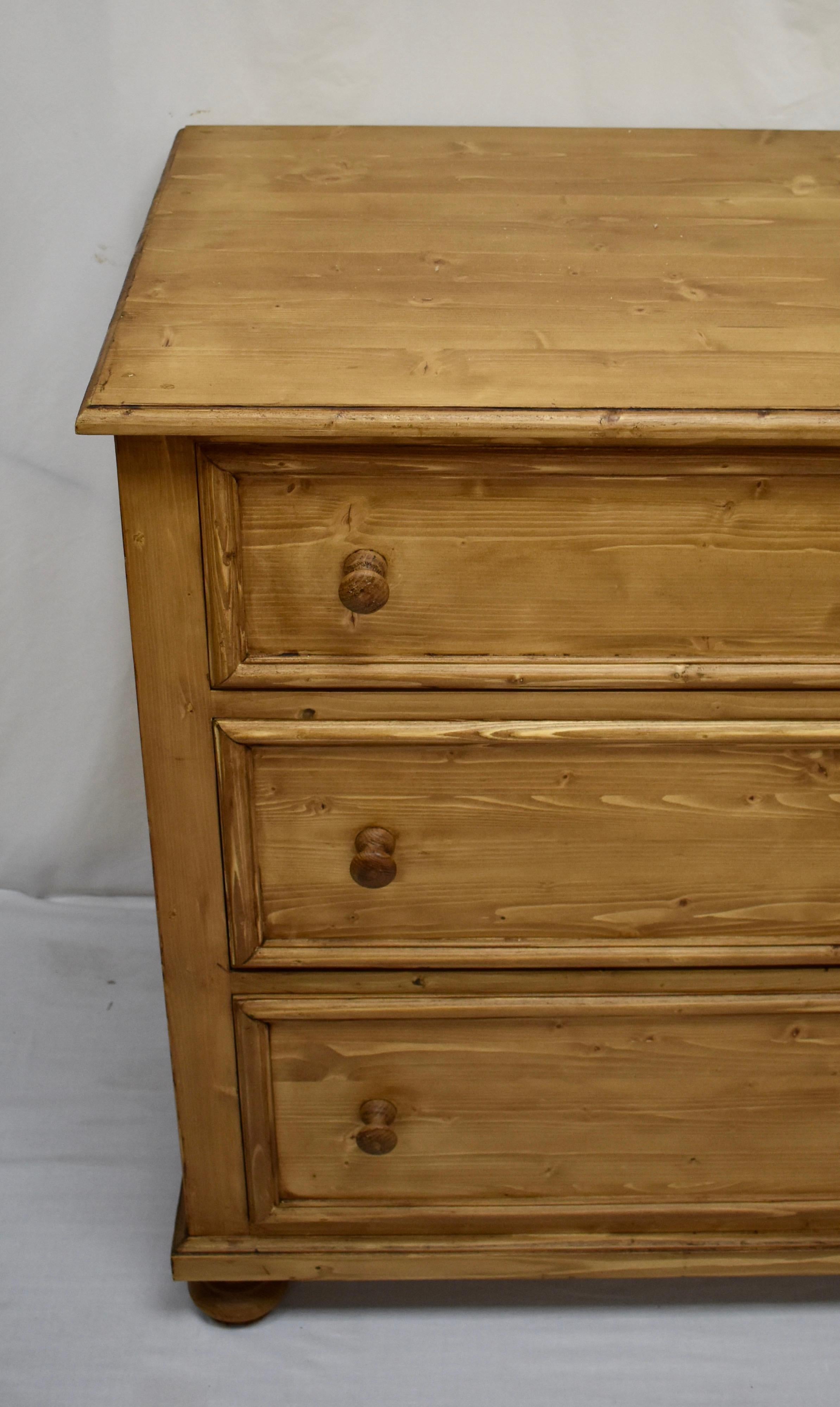 Pine Chest of Six Drawers In Excellent Condition In Baltimore, MD