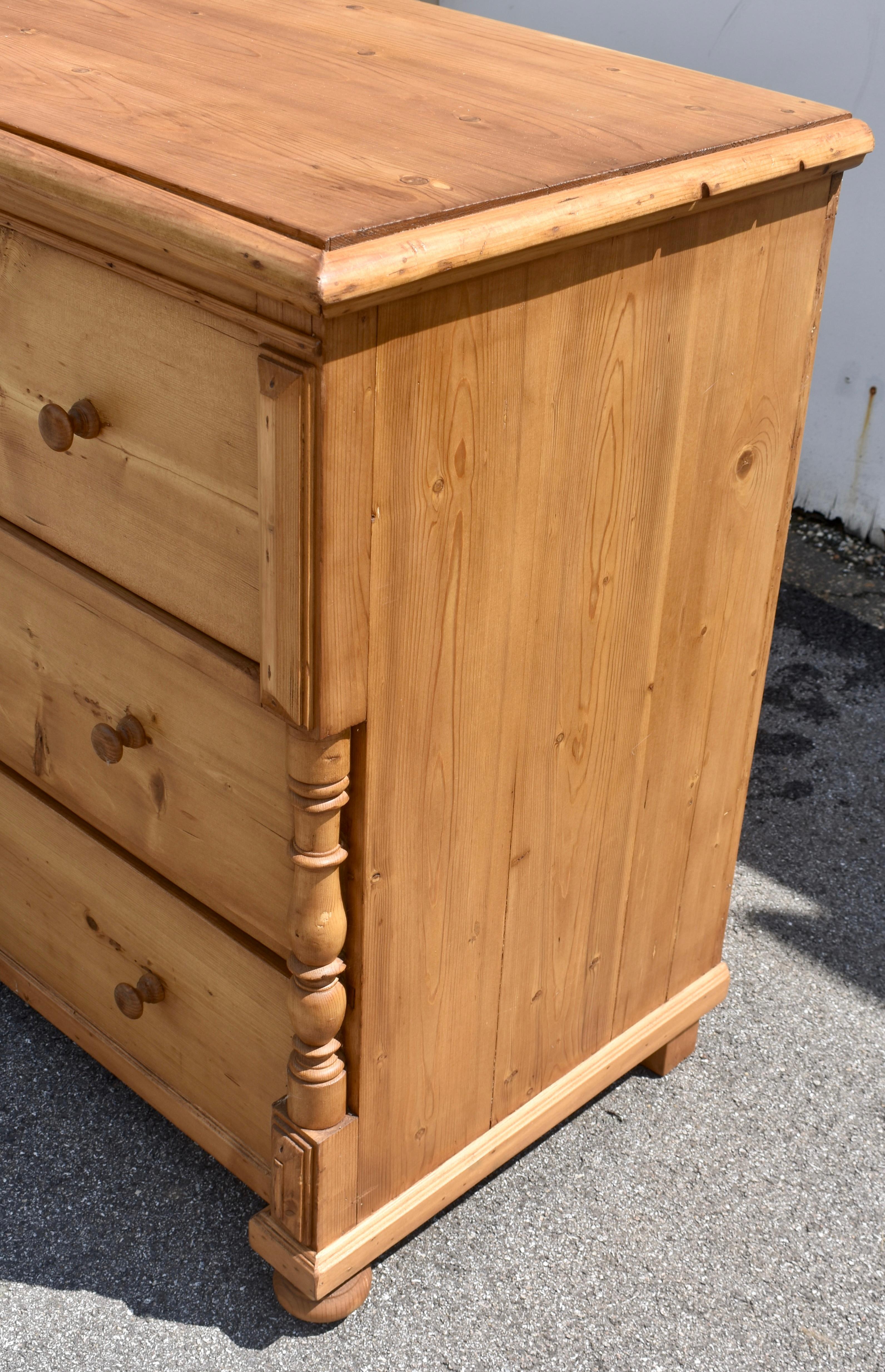 Pine Chest of Three Drawers For Sale 3