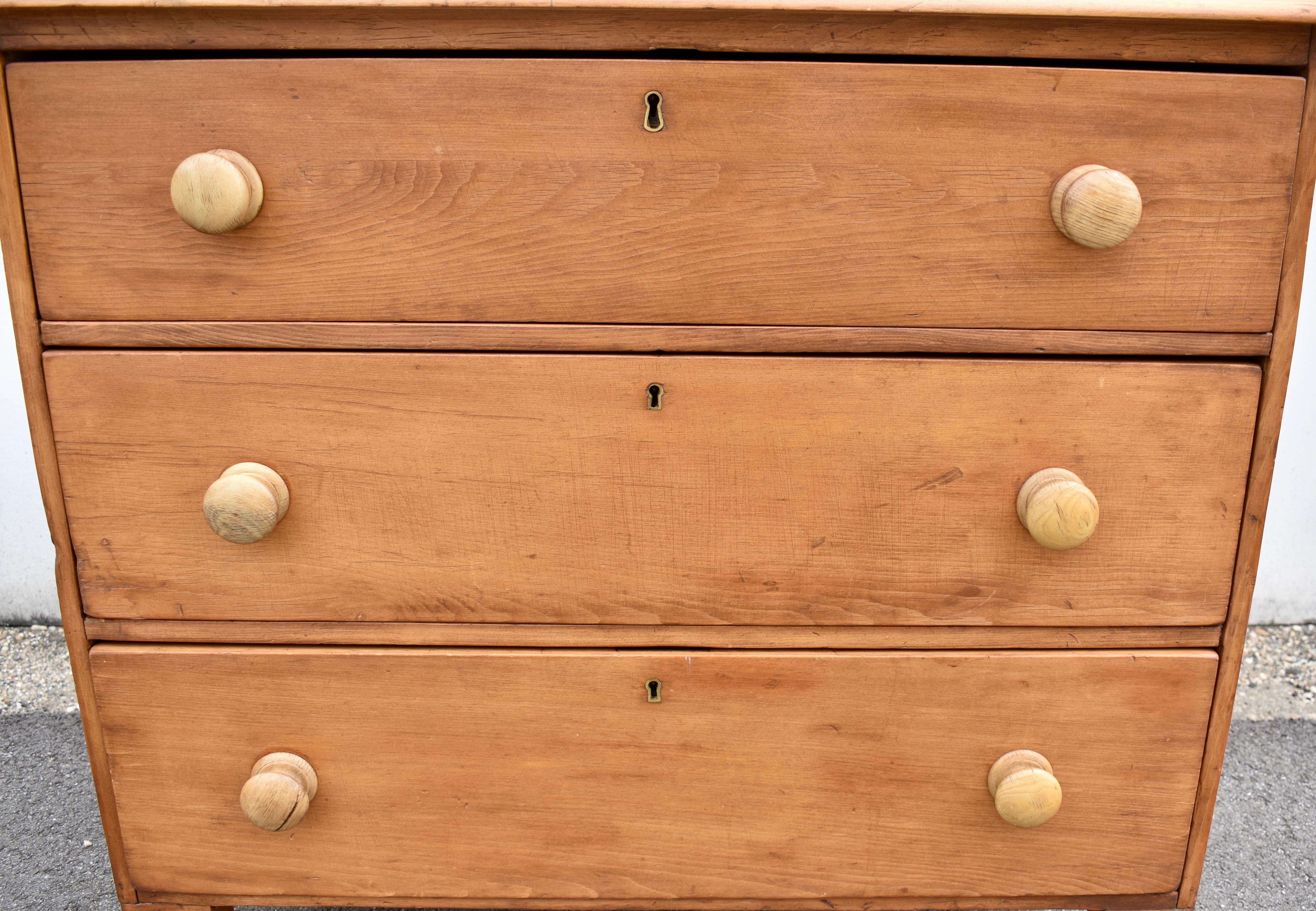 Pine Chest of Three Drawers For Sale 4