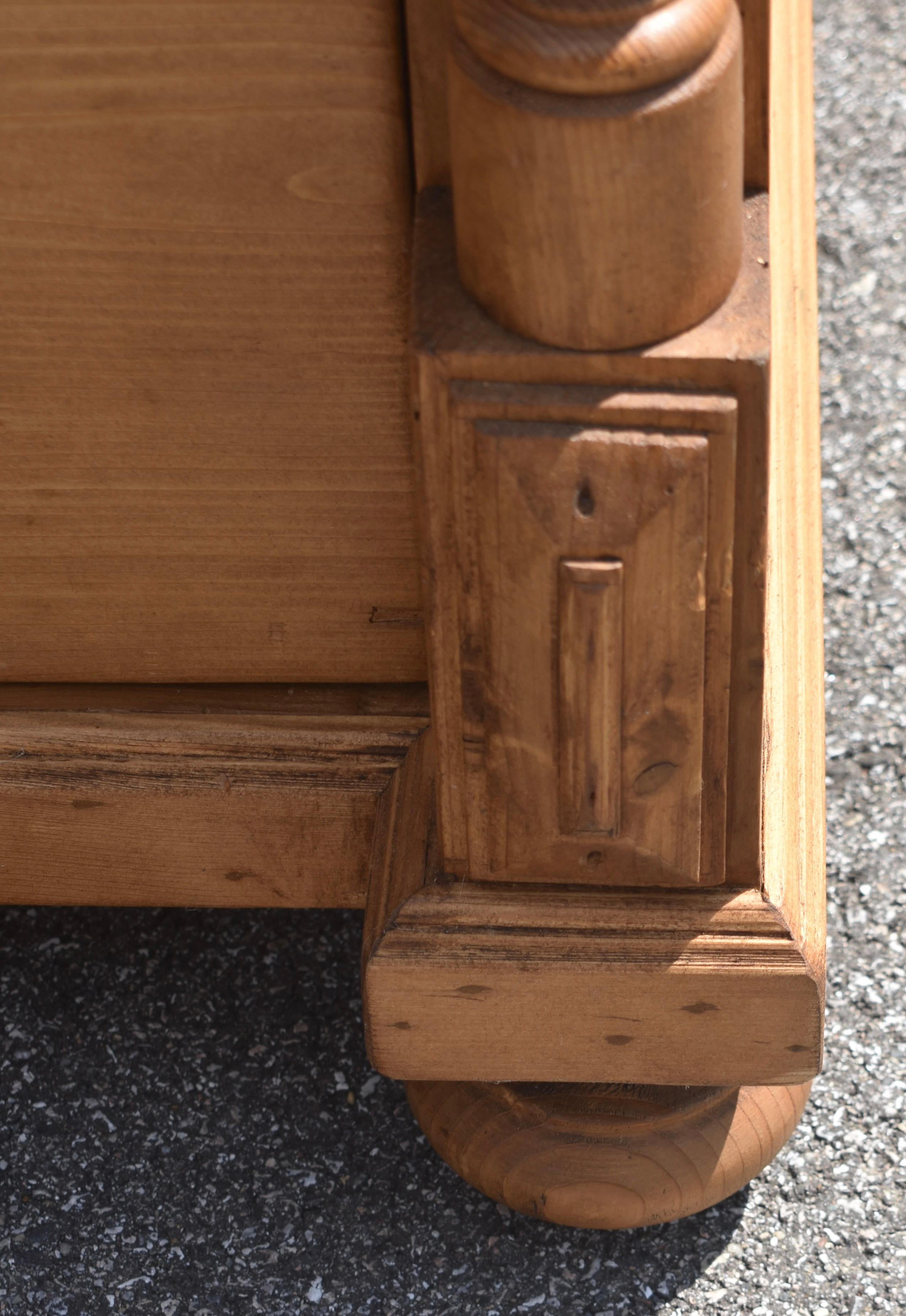 Pine Chest of Three Drawers For Sale 4