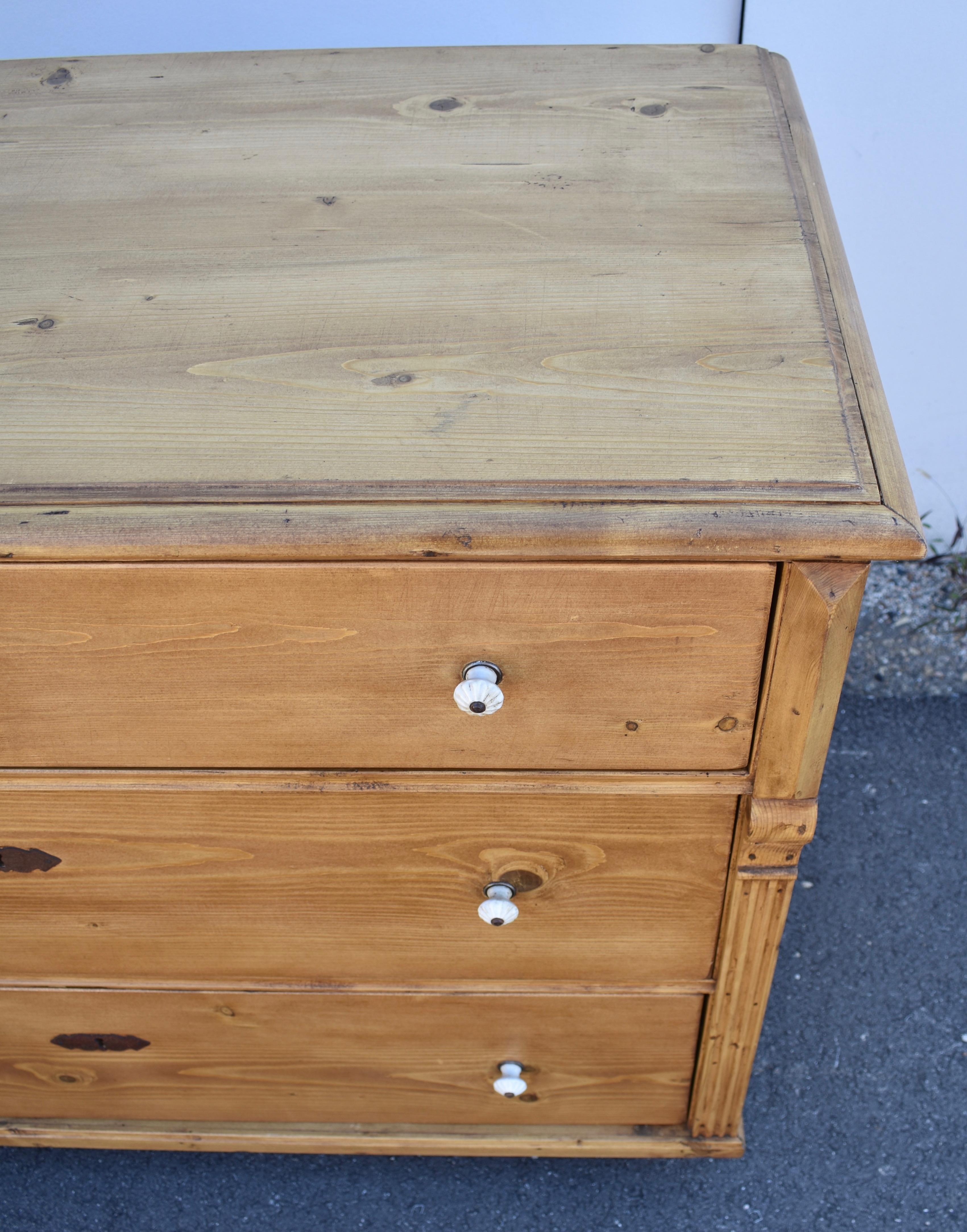 Pine Chest of Three Drawers For Sale 5