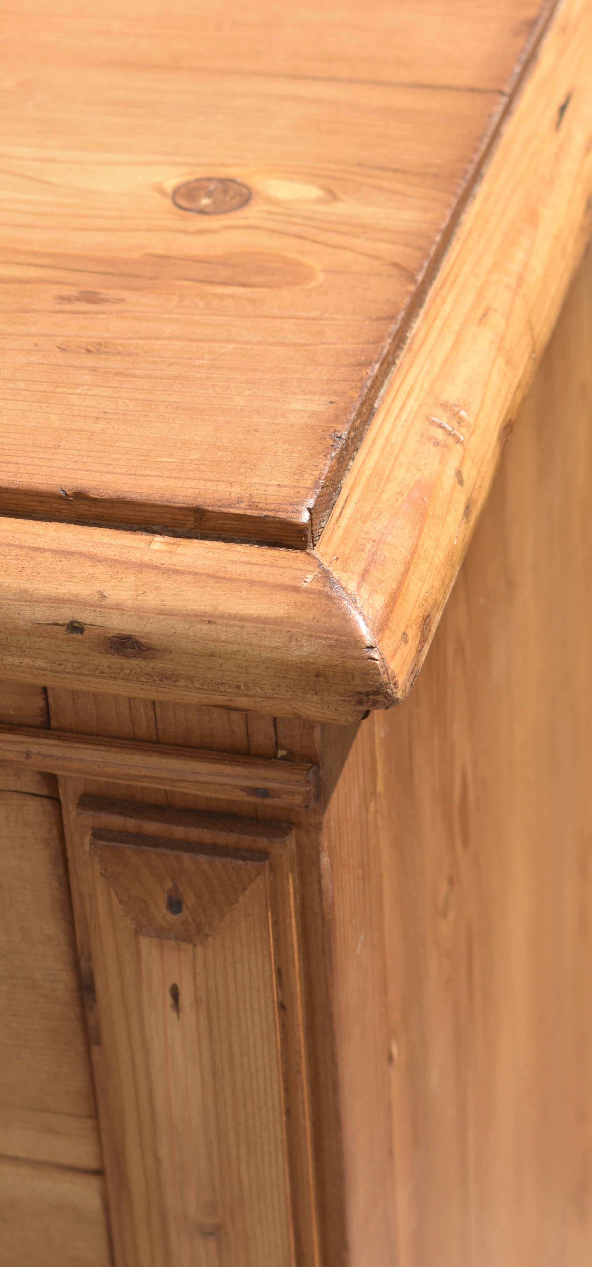 Pine Chest of Three Drawers For Sale 5