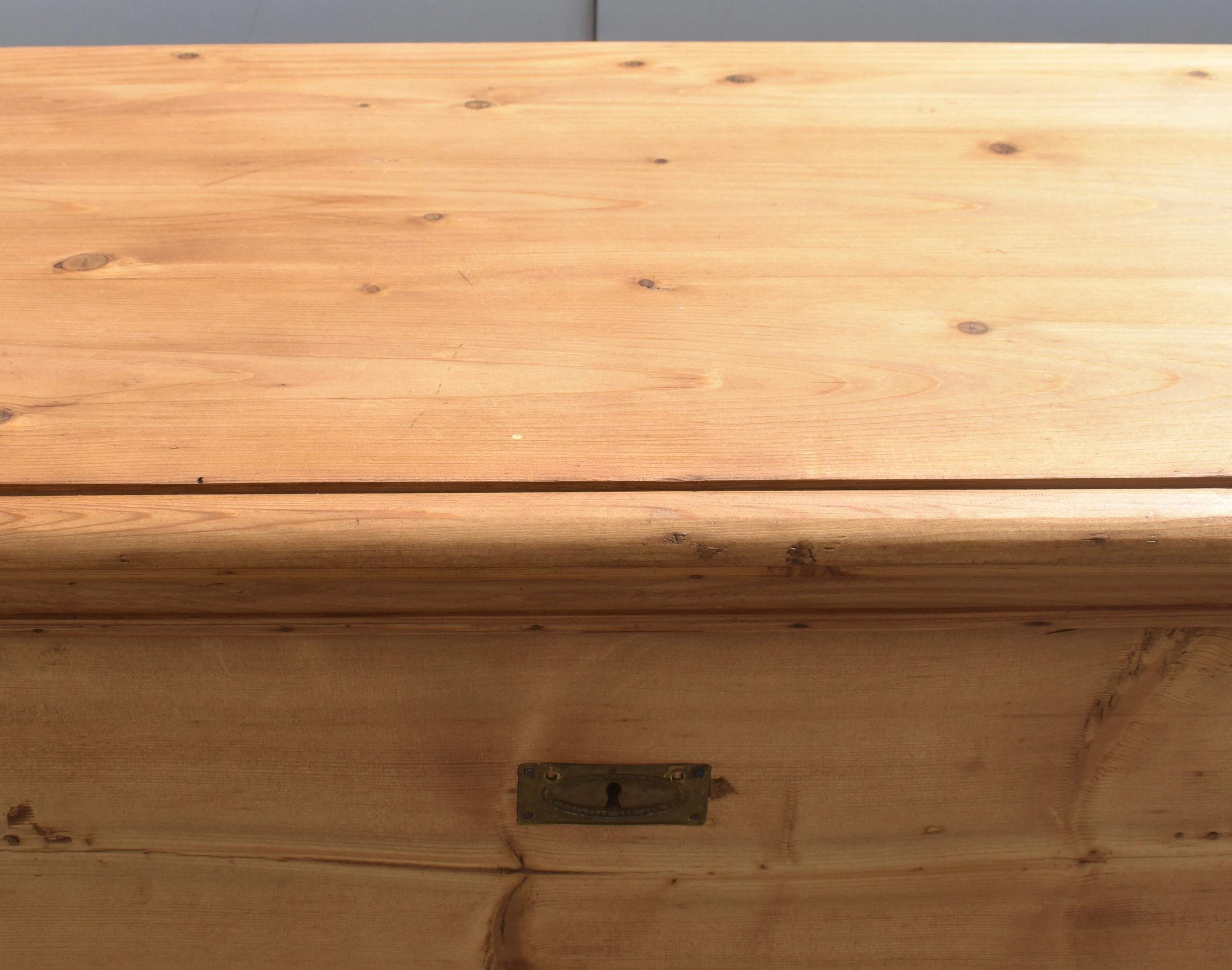 Pine Chest of Three Drawers For Sale 7
