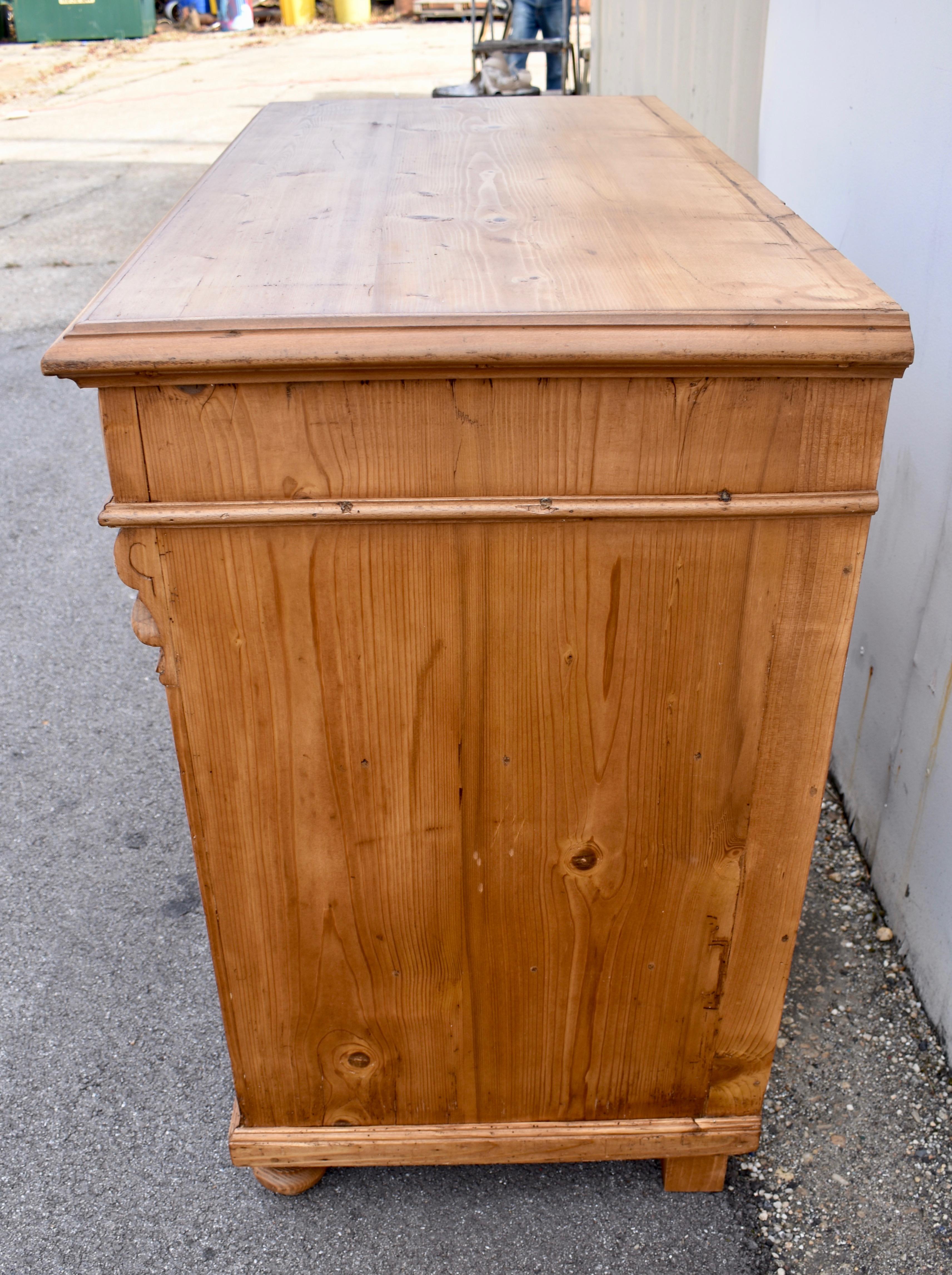 Cassettone in pino con tre cassetti 7