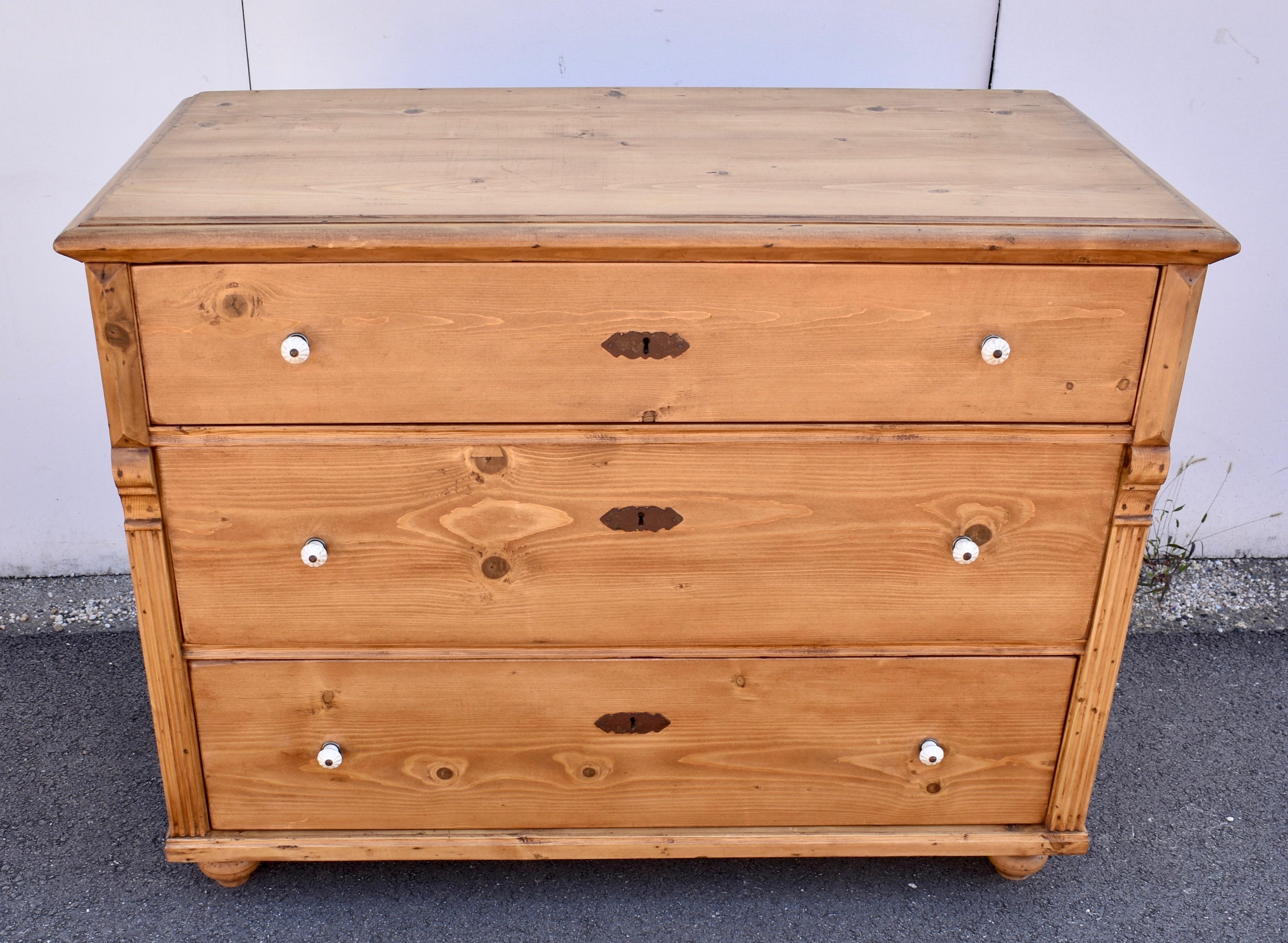 This is a splendid three drawer chest with an interesting configuration of drawers.  The top drawer is shallow and the middle one is the deepest.  The bottom drawer is just in-between.  All three have original ceramic knobs.  Applied crown molding