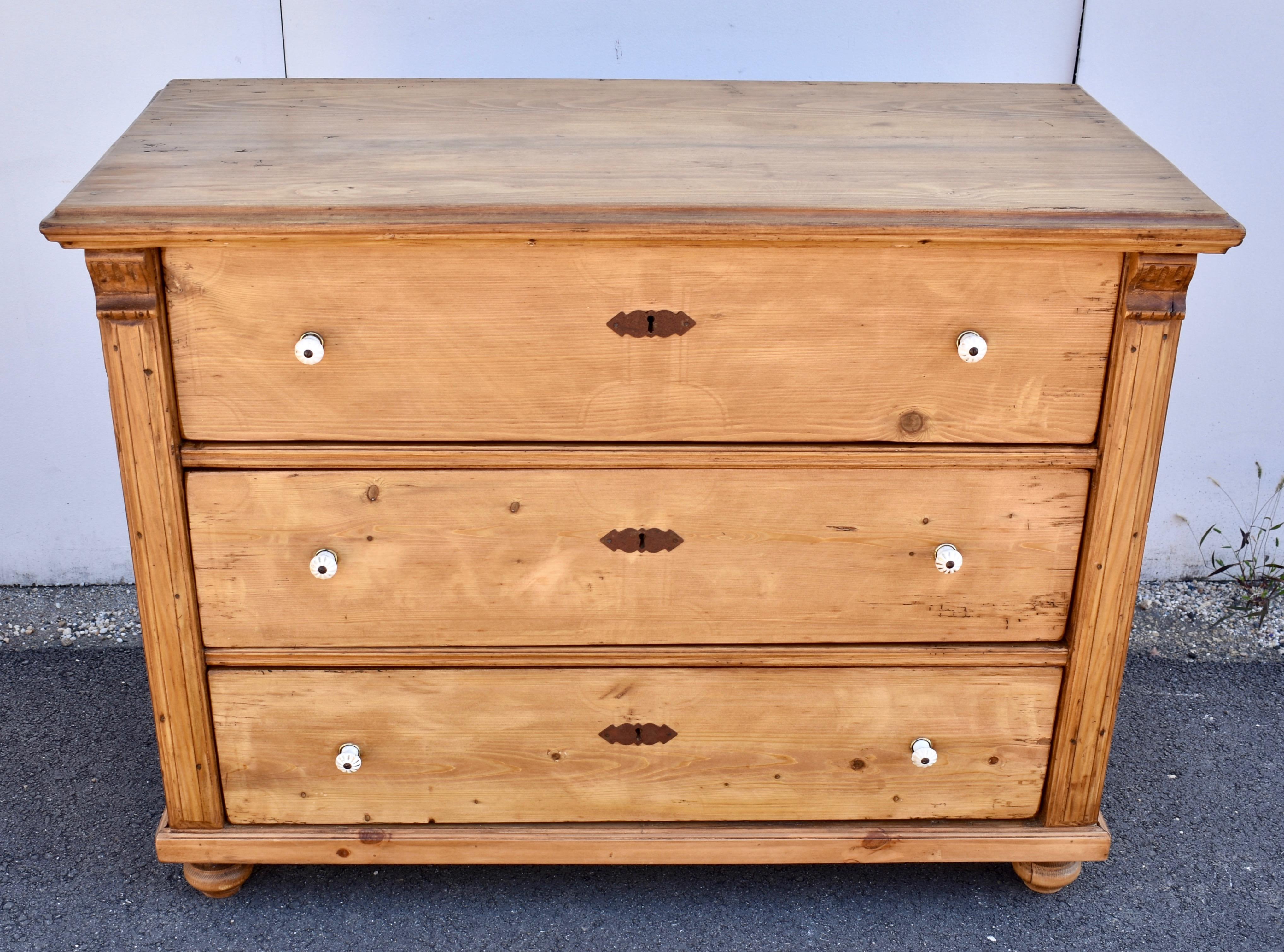 This is a lovely chest of three hand-cut dovetailed drawers, slightly graduating in reverse, with the top drawer being deepest.  The ceramic pulls are original to the piece.  The top has a step-down routed edge, which, with the ogee molding applied