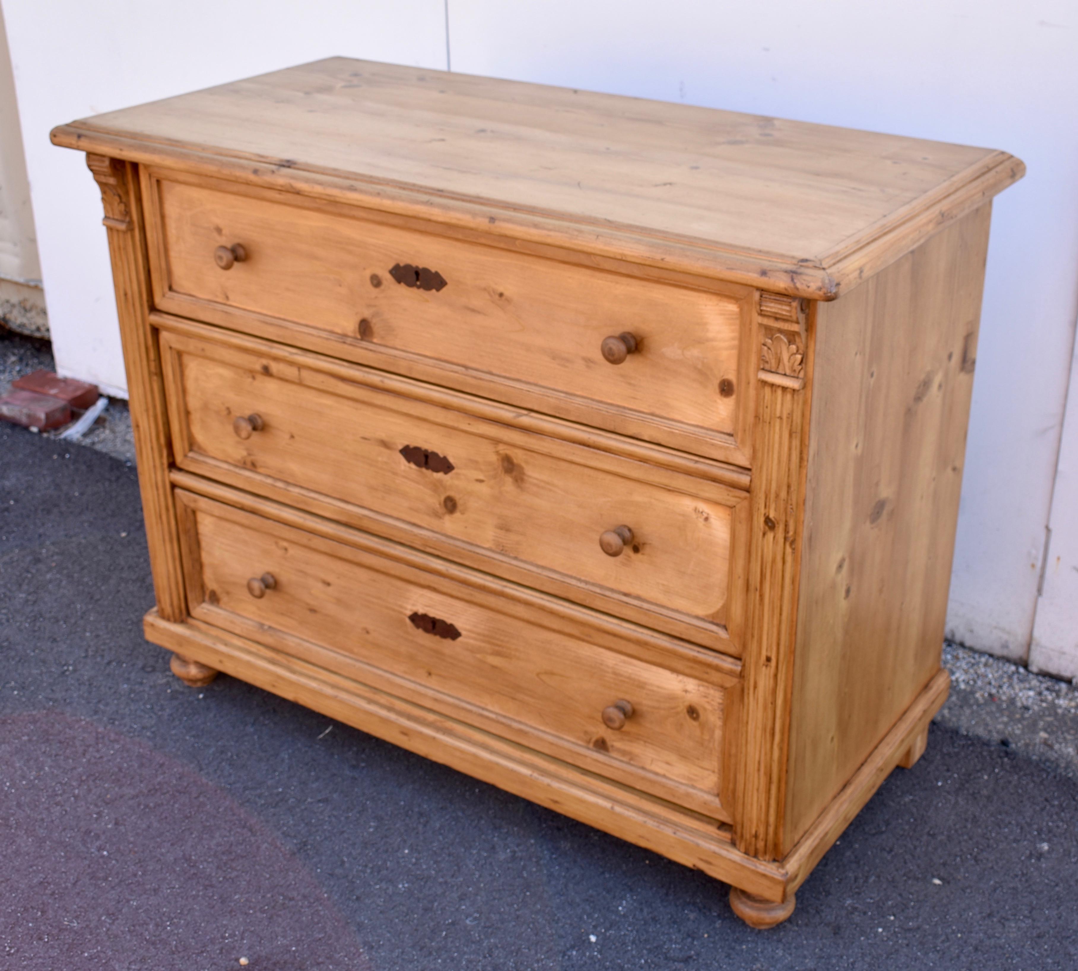 Pine Chest of Three Drawers In Good Condition In Baltimore, MD
