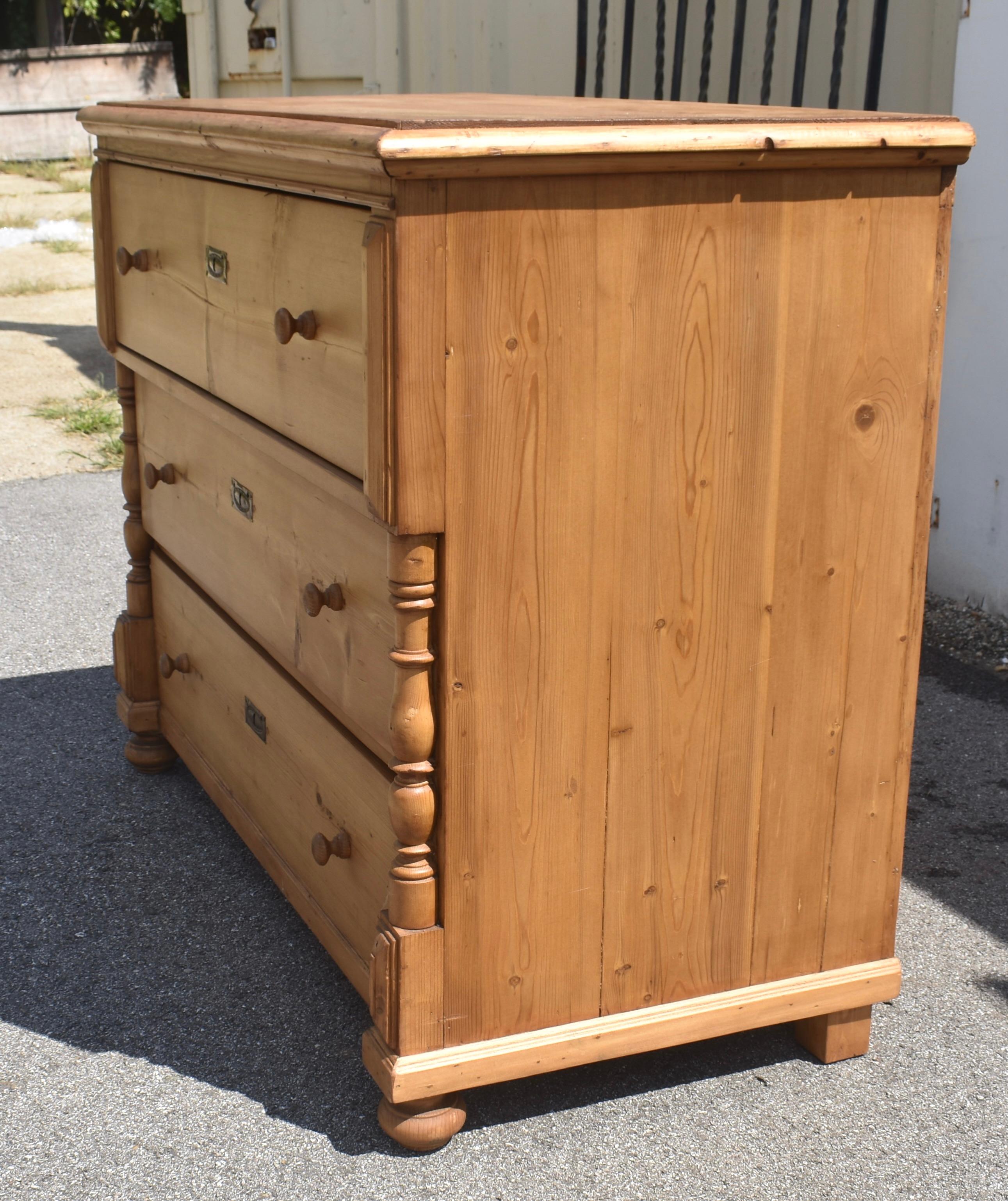 Pine Chest of Three Drawers In Good Condition For Sale In Baltimore, MD