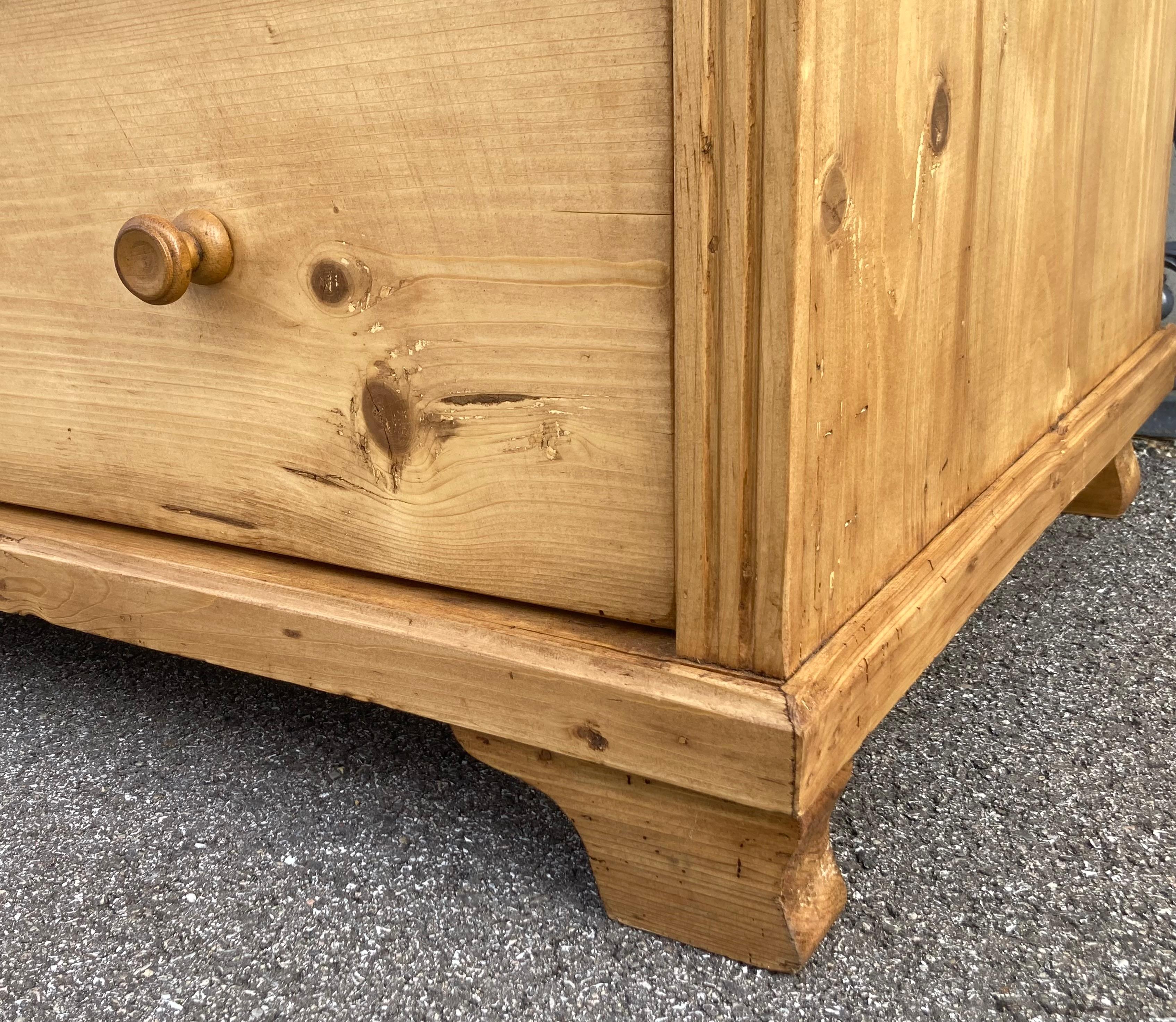 Pino Cassettone in pino con tre cassetti in vendita