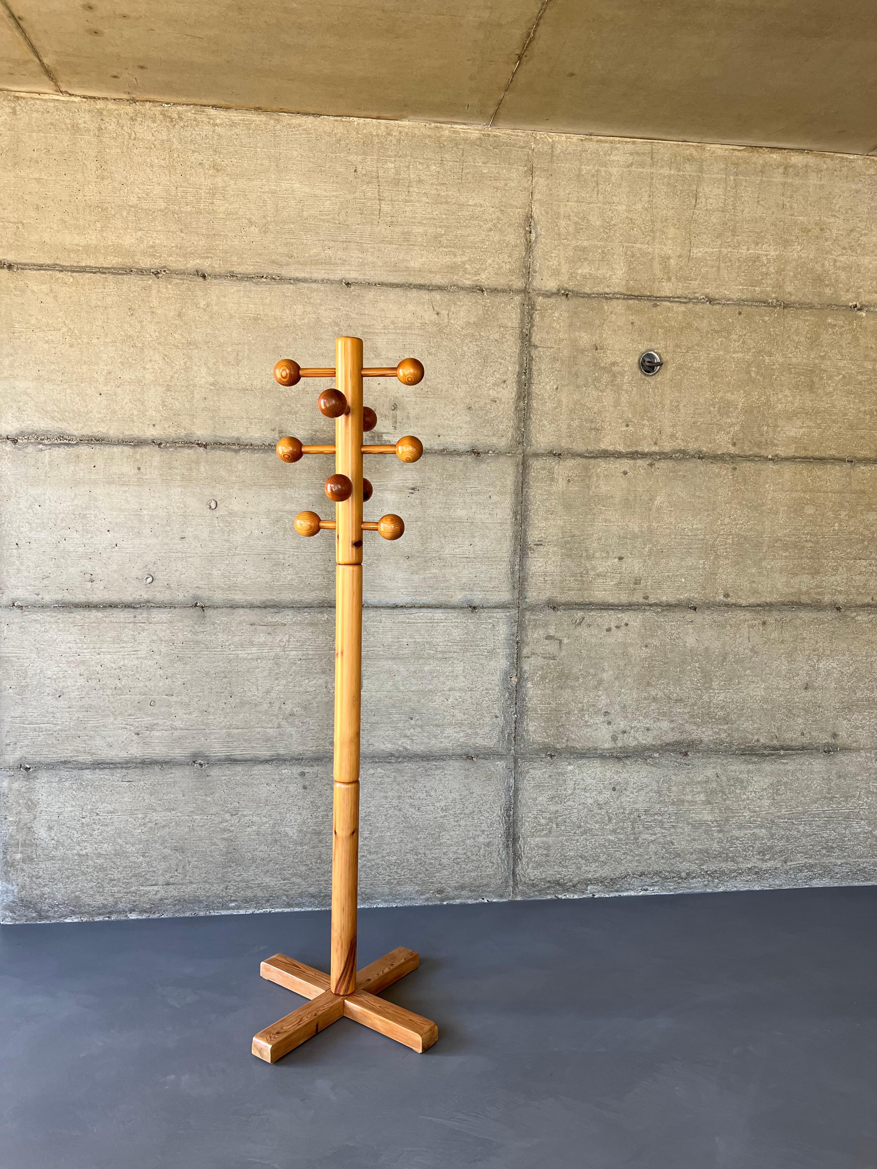 Pine Coat Racks, 60s, Les Arcs, Charlotte Perriand Spirit 5