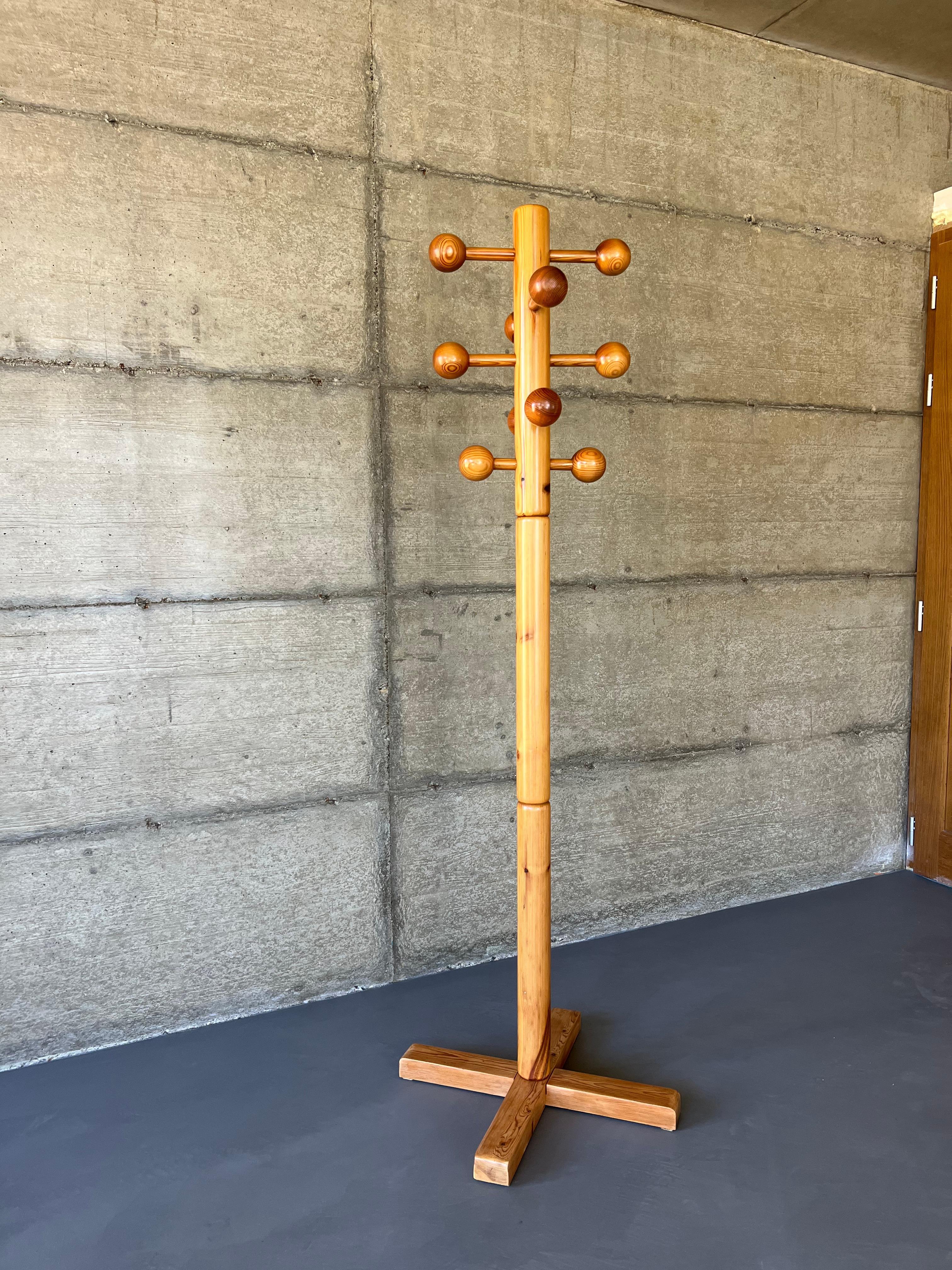 Pine Coat Racks, 60s, Les Arcs, Charlotte Perriand Spirit 6