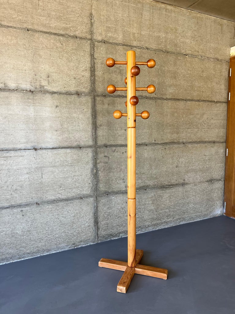 ハンガーラック 70s Long Coat Rack from Les Arcs Pine Coat Racks, 60s, Les Arcs, Charlotte Perriand Spirit at