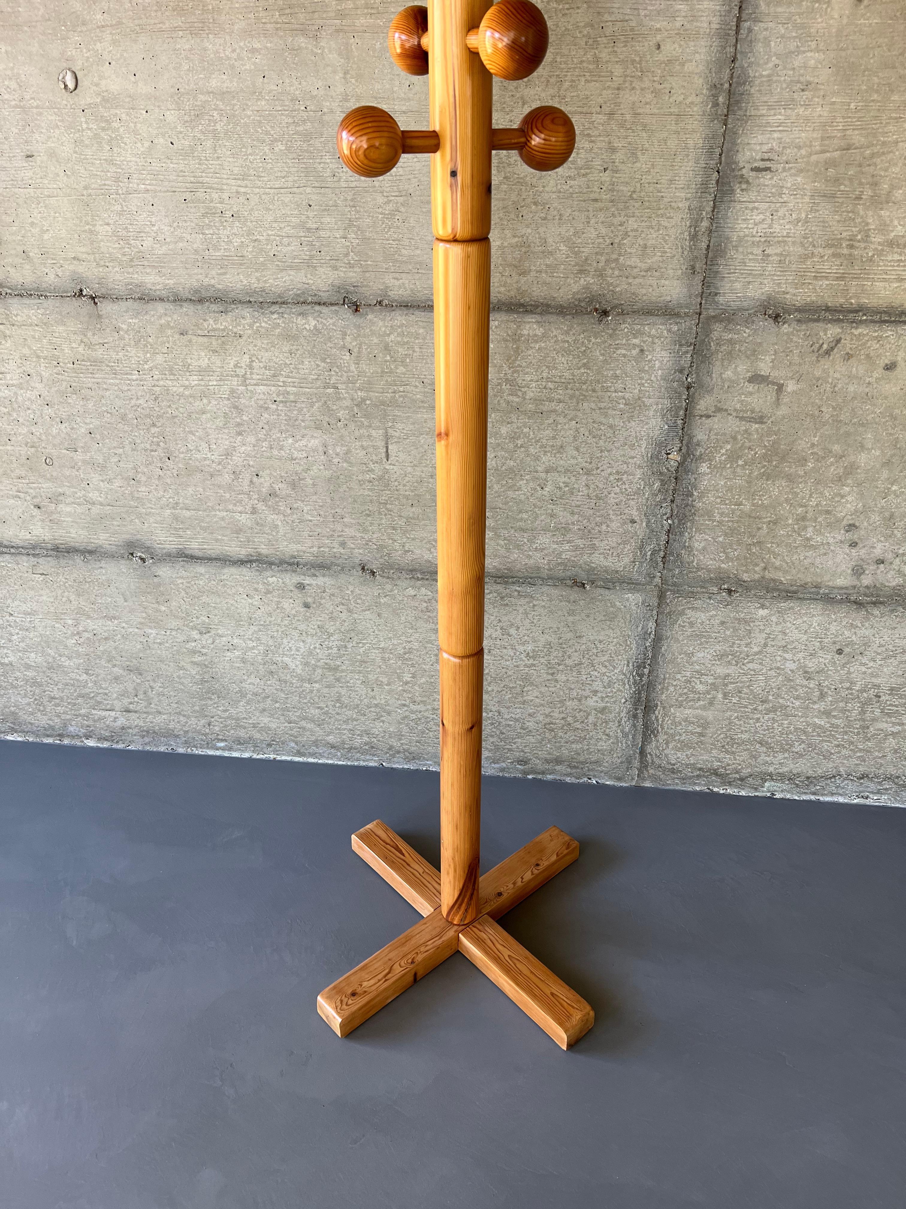 Pine Coat Racks, 60s, Les Arcs, Charlotte Perriand Spirit 10