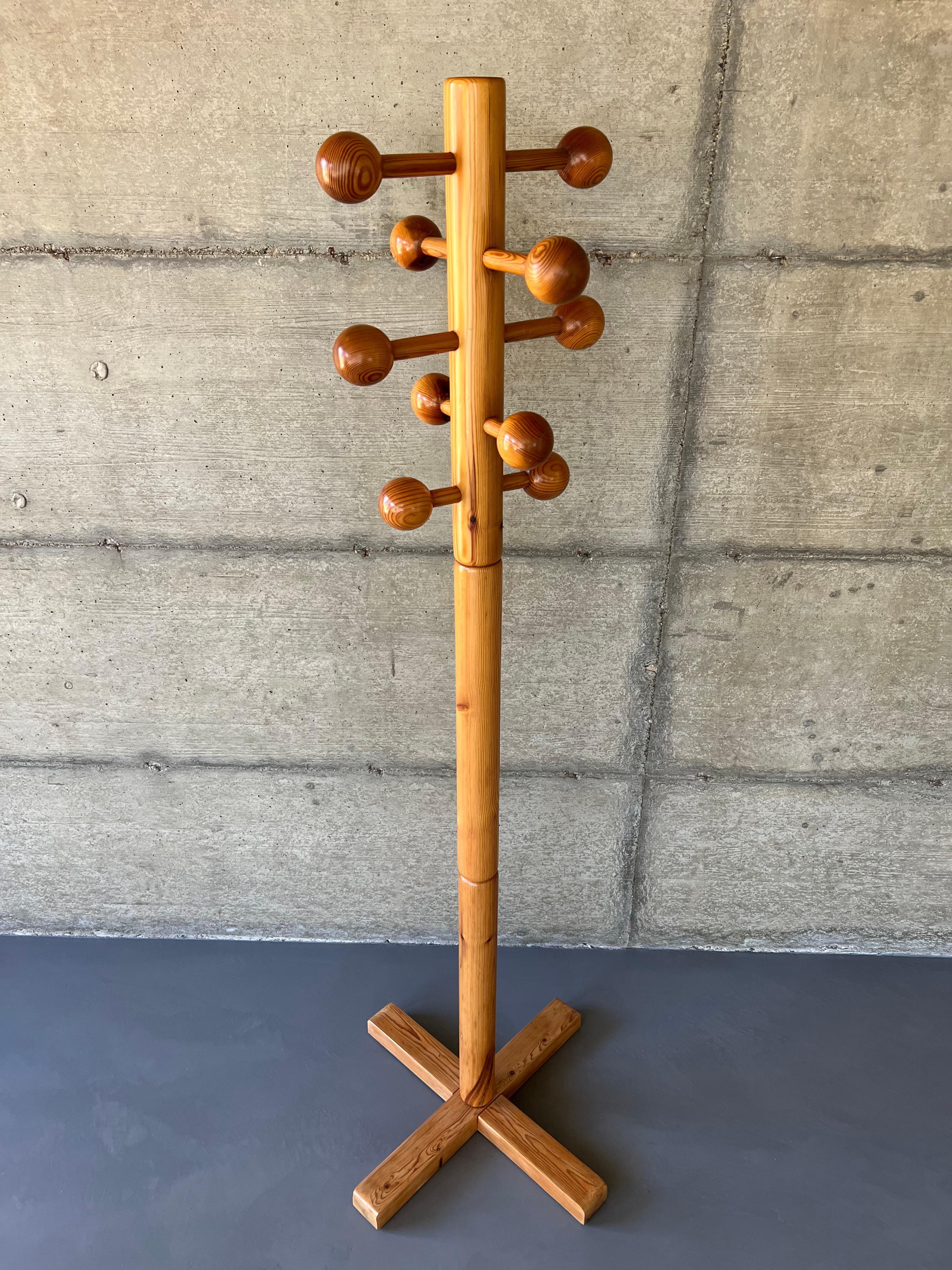 Pine Coat Racks, 60s, Les Arcs, Charlotte Perriand Spirit 11