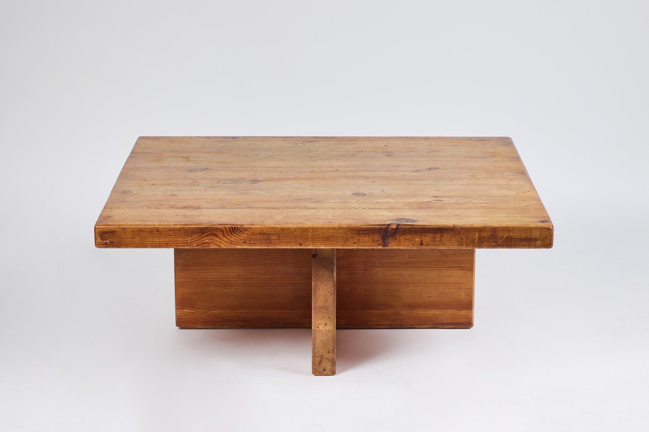 Table basse en pin Excellent état - En vente à Studio City, CA